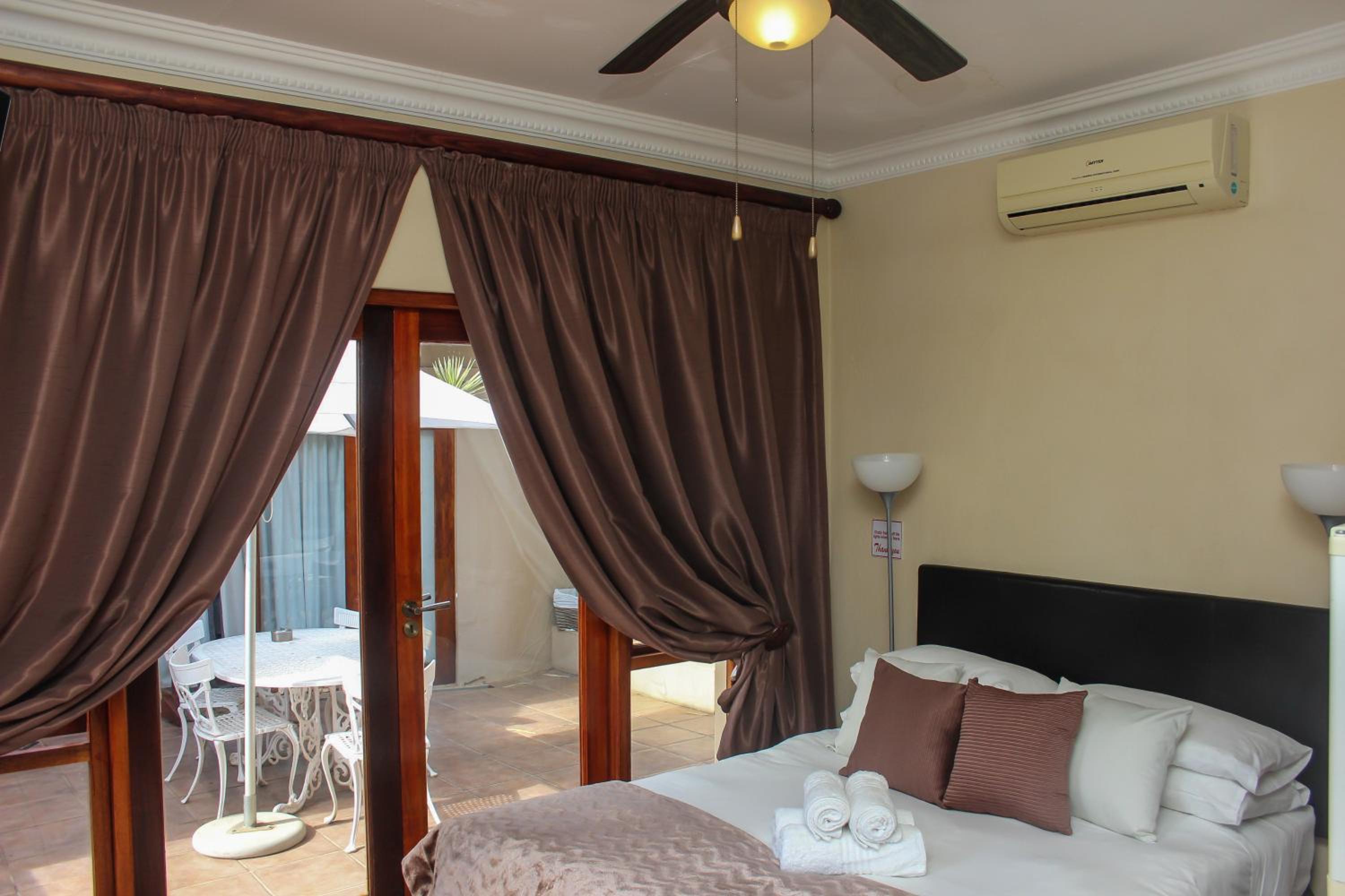 Large Double Room - Photo 4