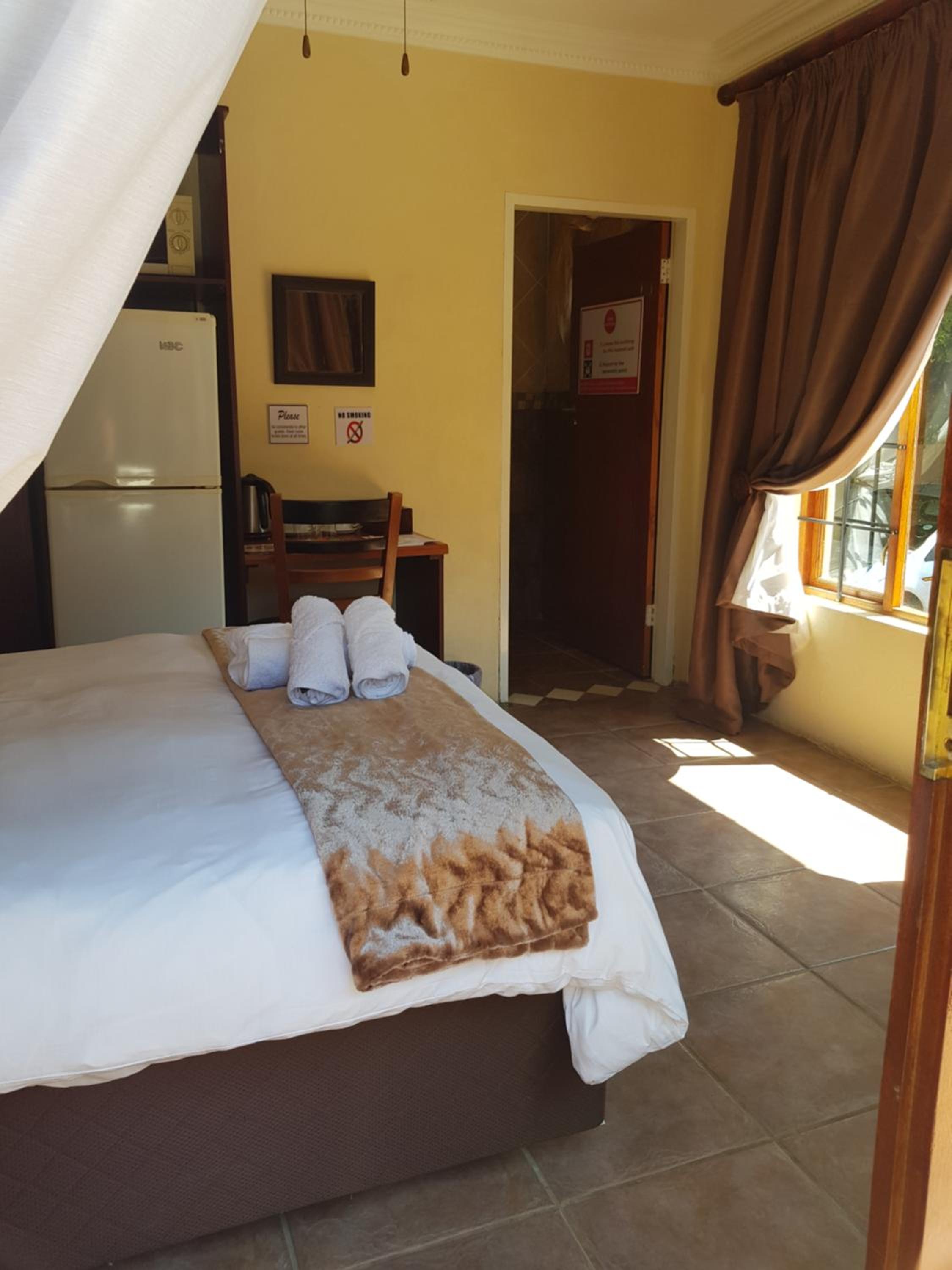 Large Double Room - Photo 8