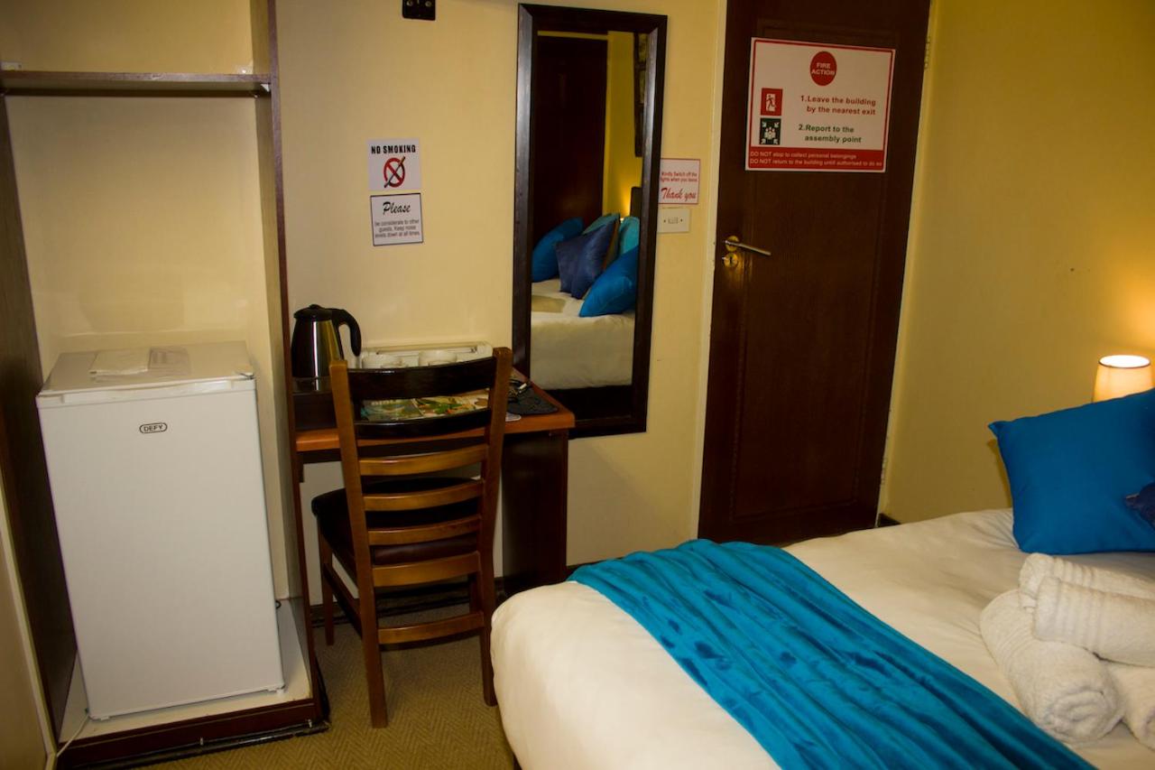 Standard Double Room - Photo 8
