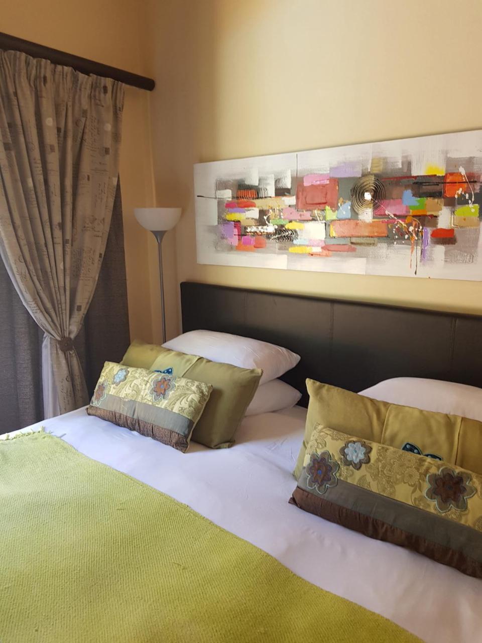 Standard Double Room - Photo 10