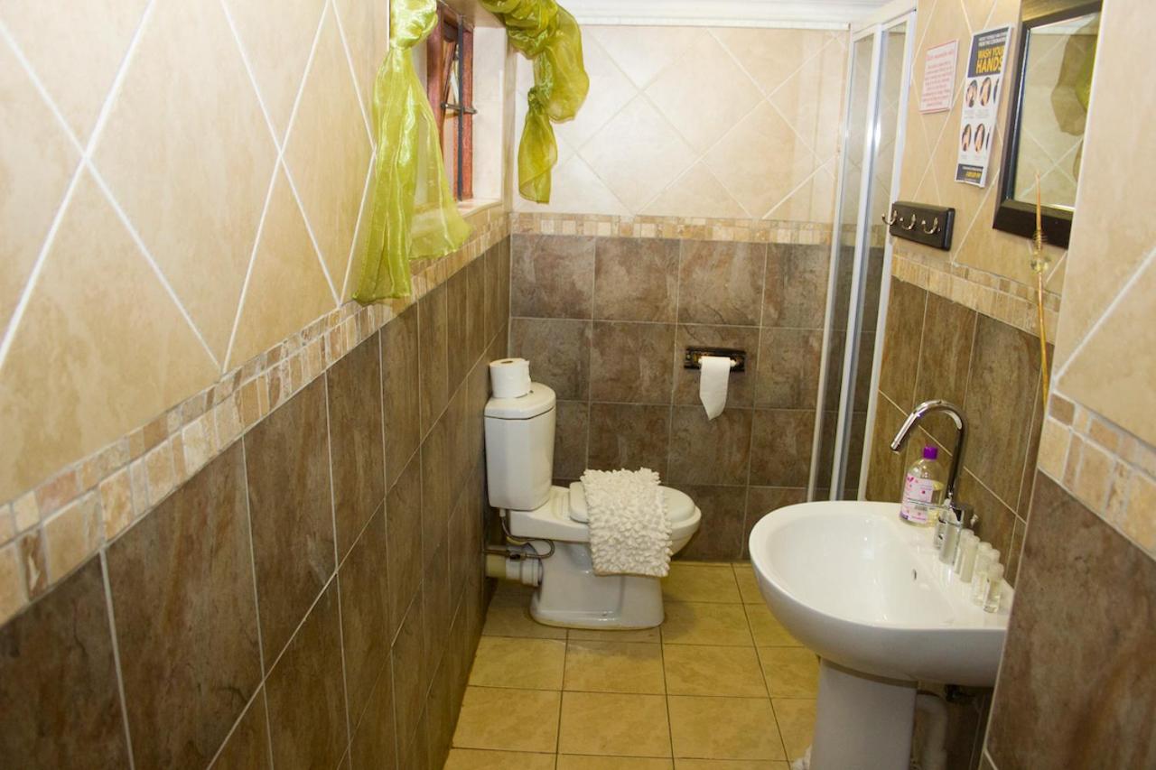 Standard Double Room - Photo 4