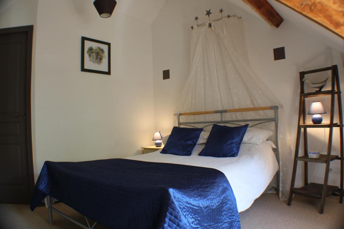 Deluxe Double Room with Shower photo 3