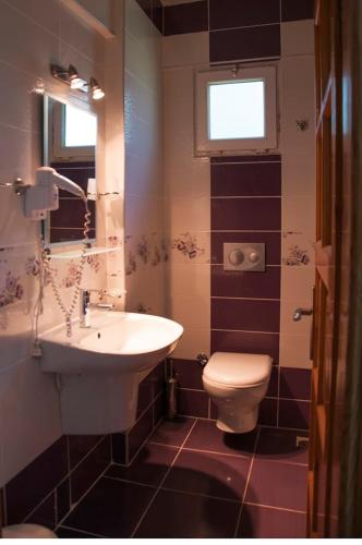 Single Room with Bathroom photo 1