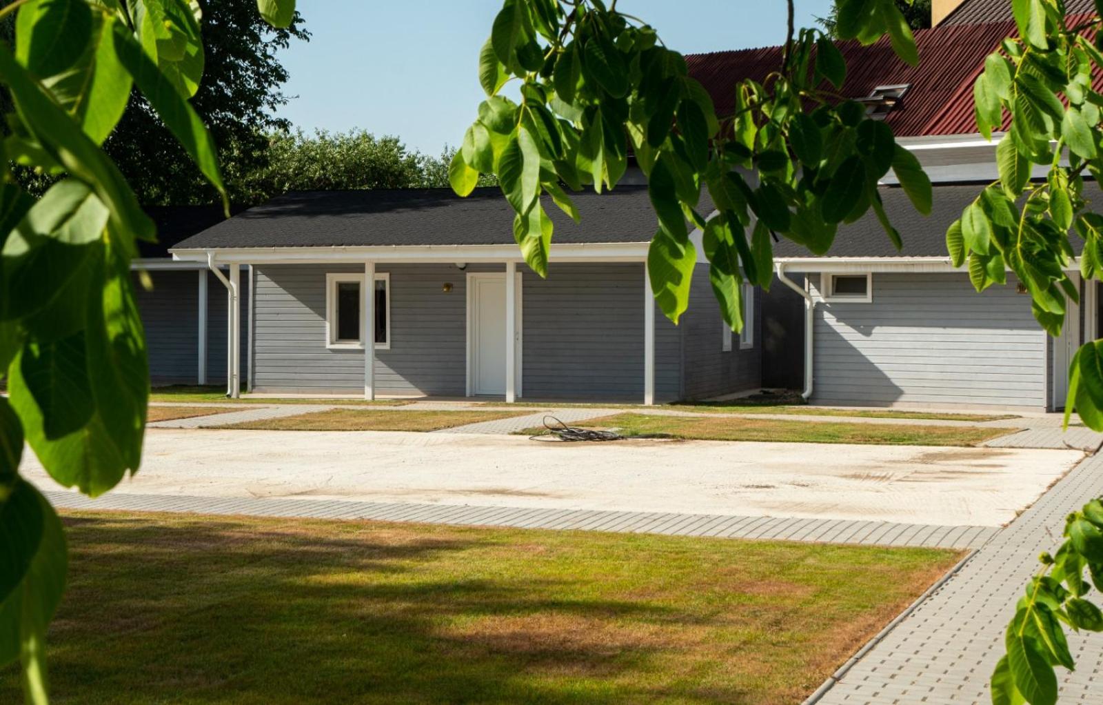 Family Bungalow - Photo 3