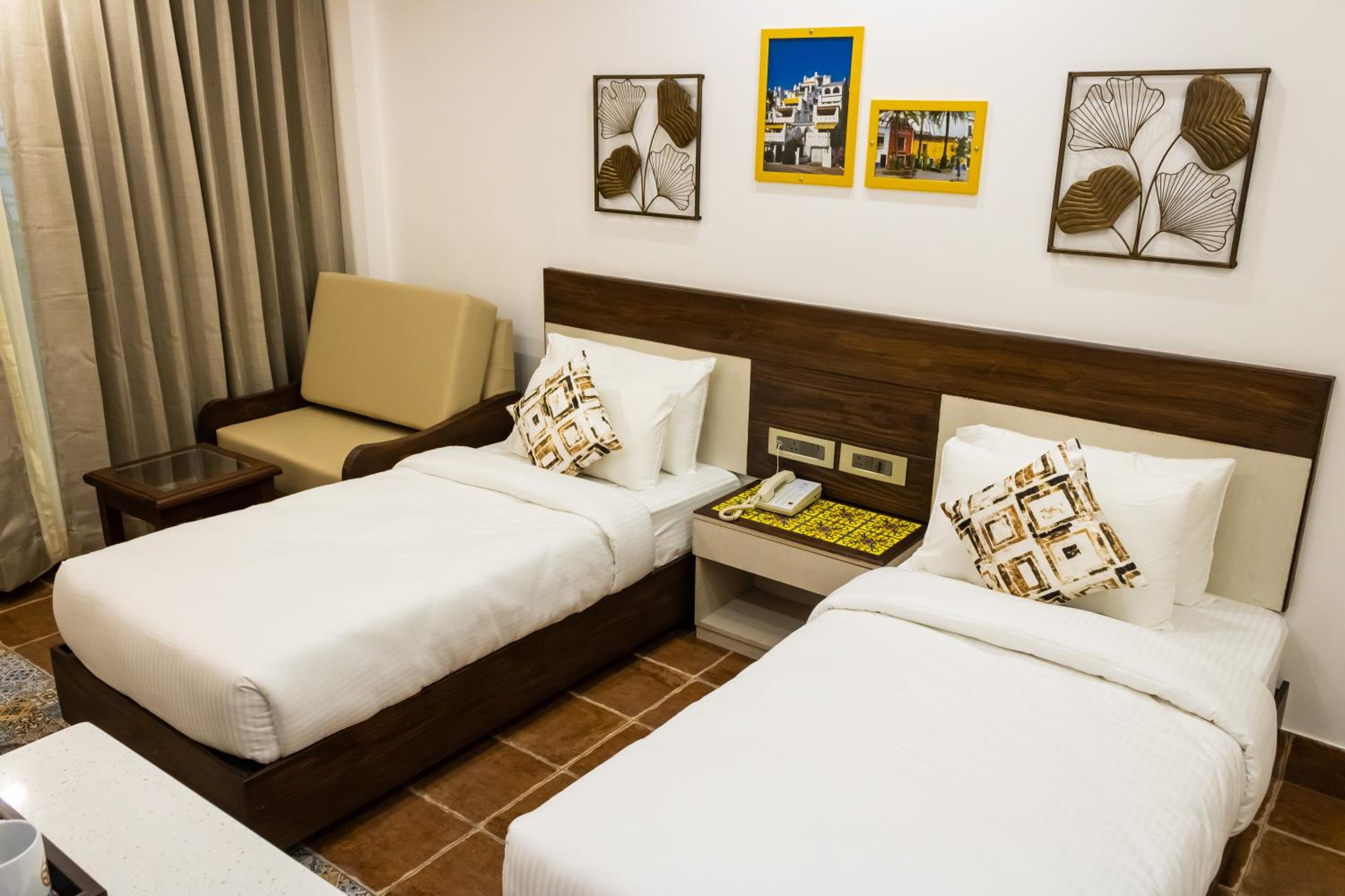 Classic Twin Room - Photo 2