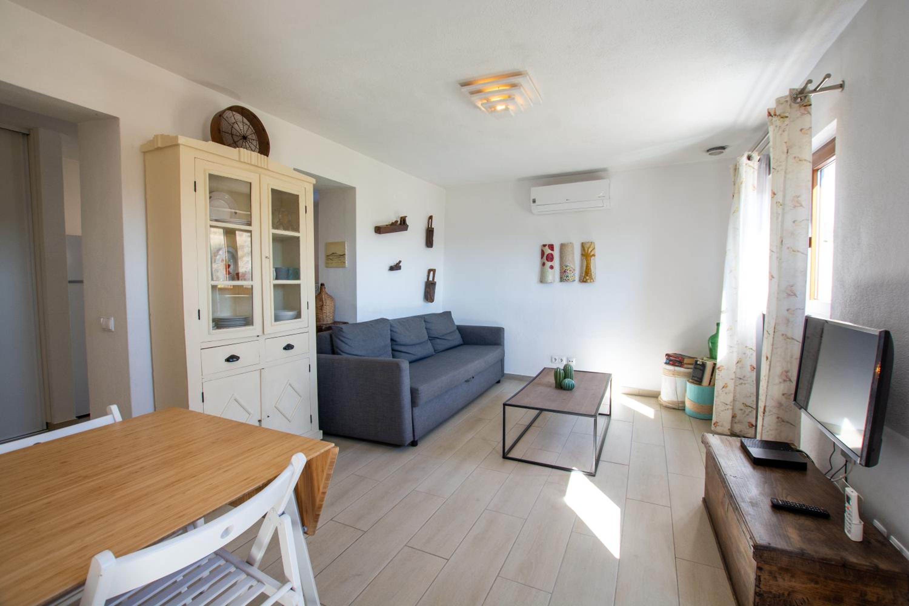 One-Bedroom House photo 1