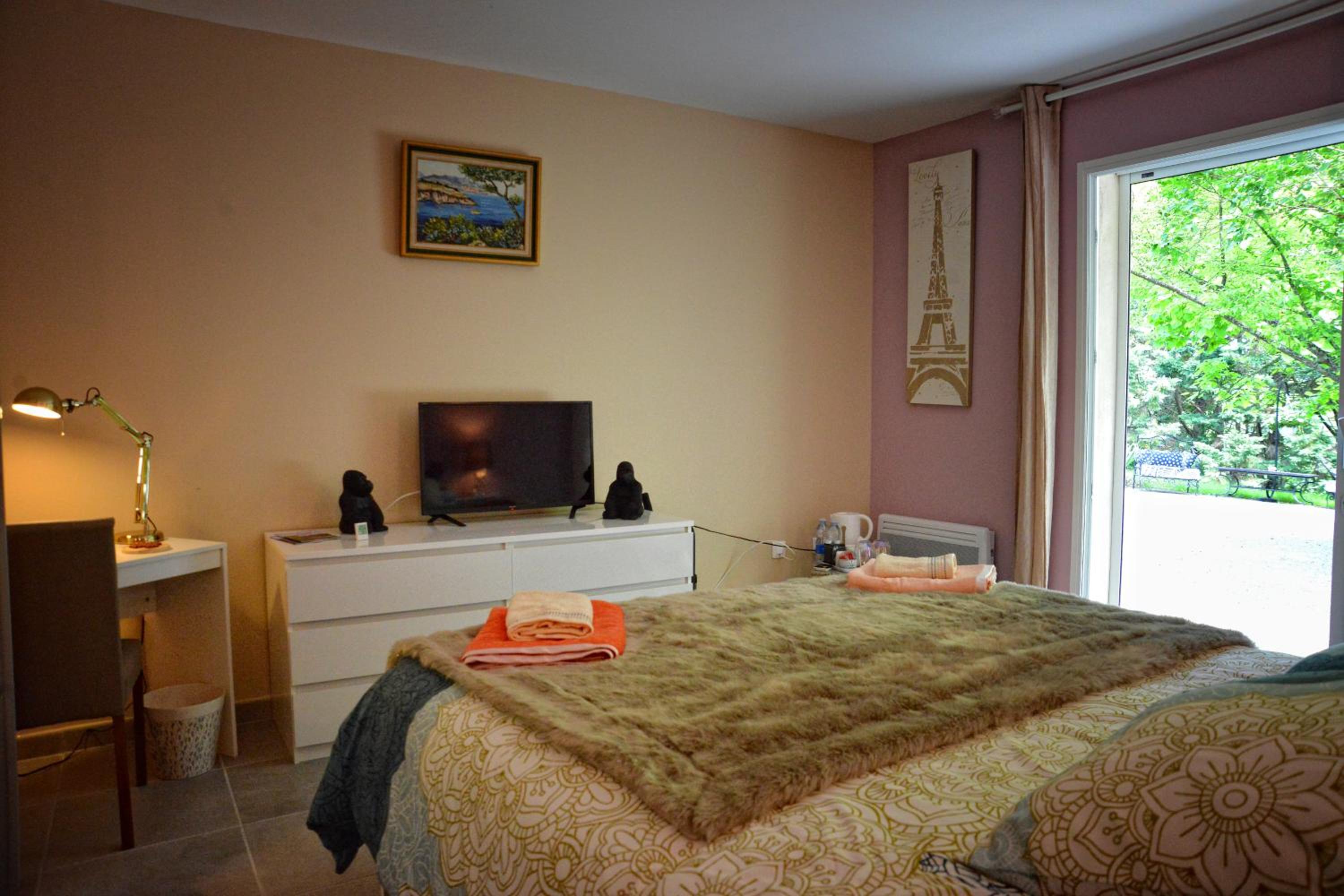 Double Room with Private Bathroom - Photo 1