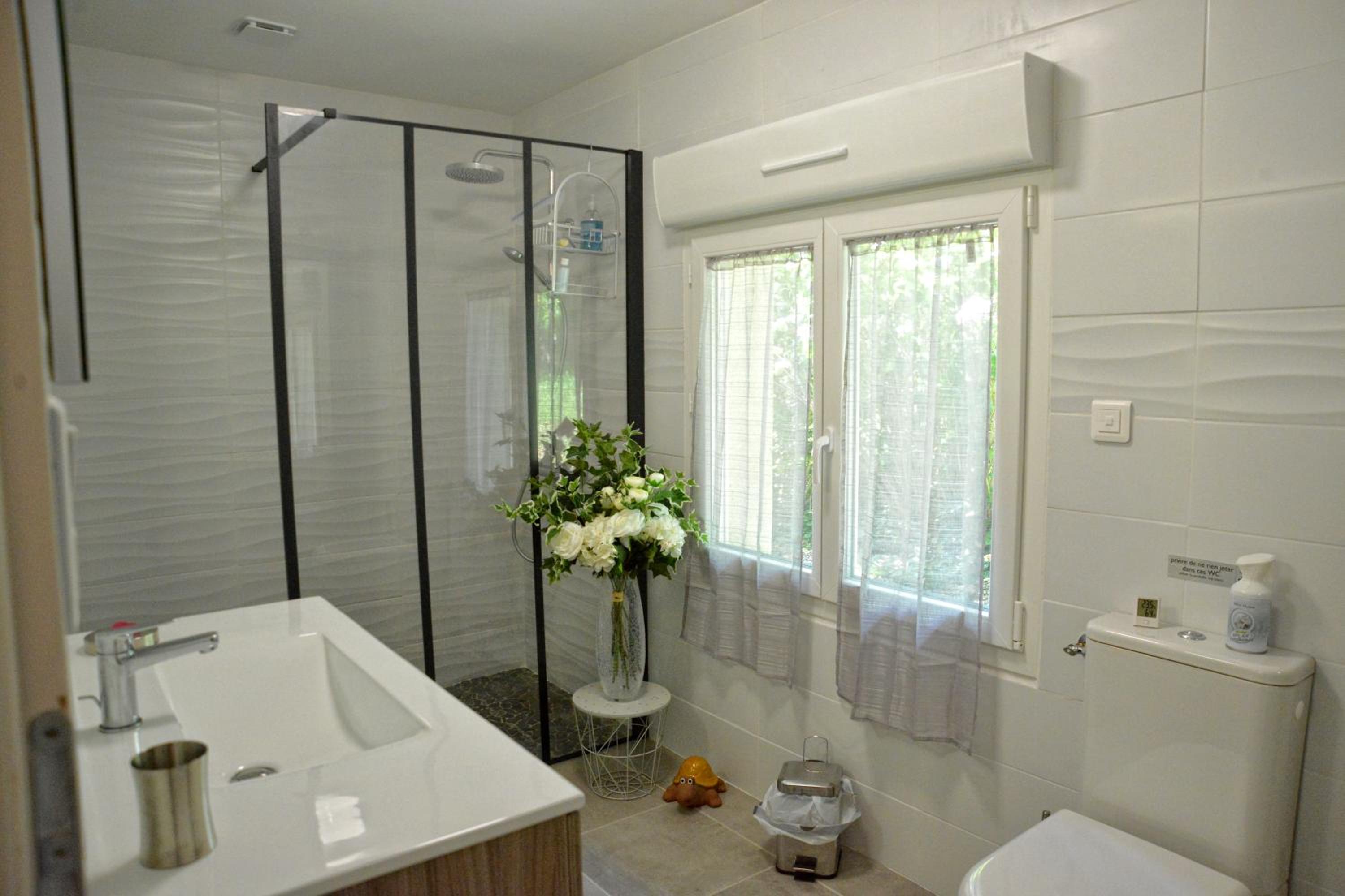 Double Room with Private External Bathroom - Photo 2