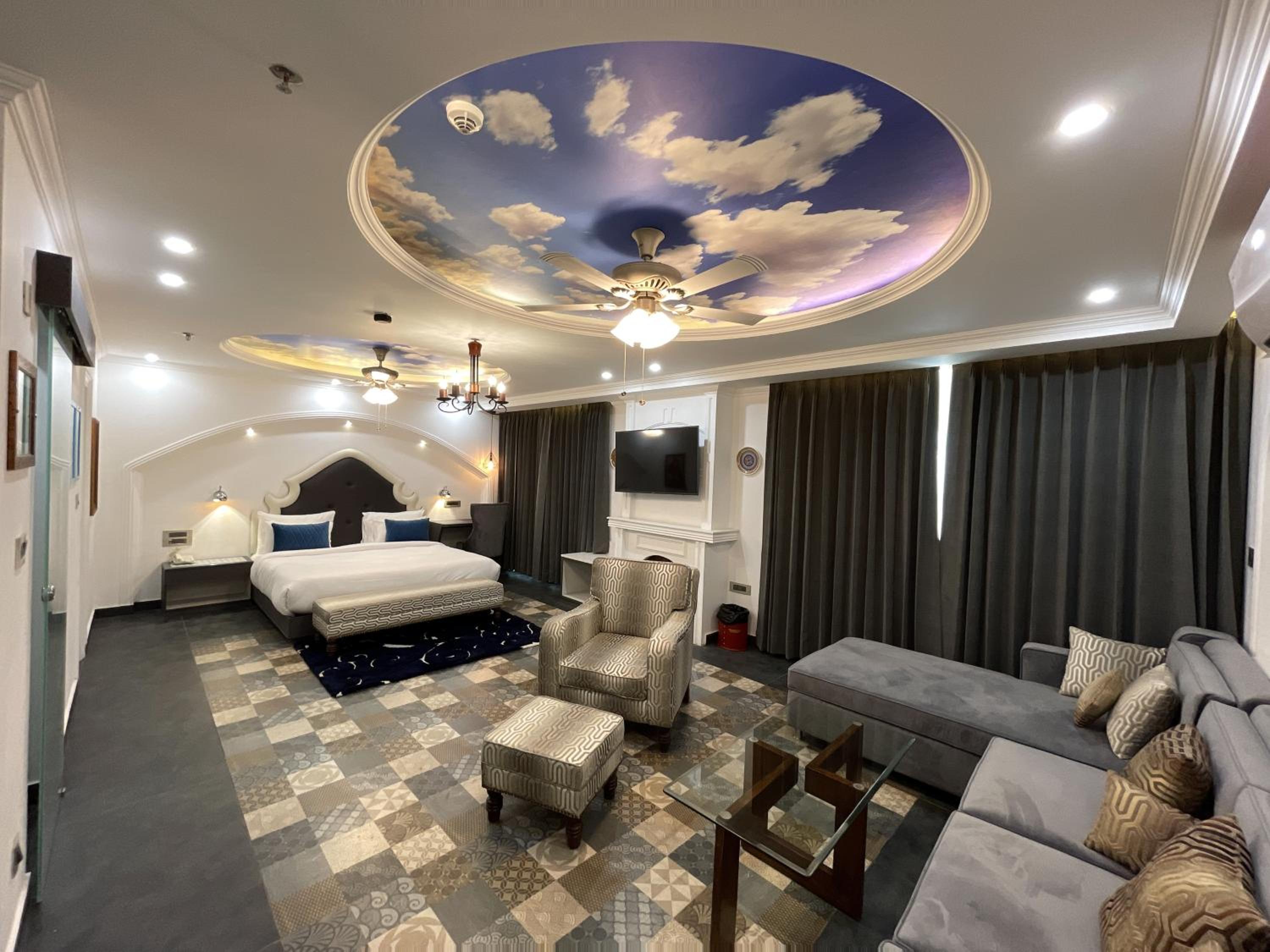 Privilege Suite - Photo 10