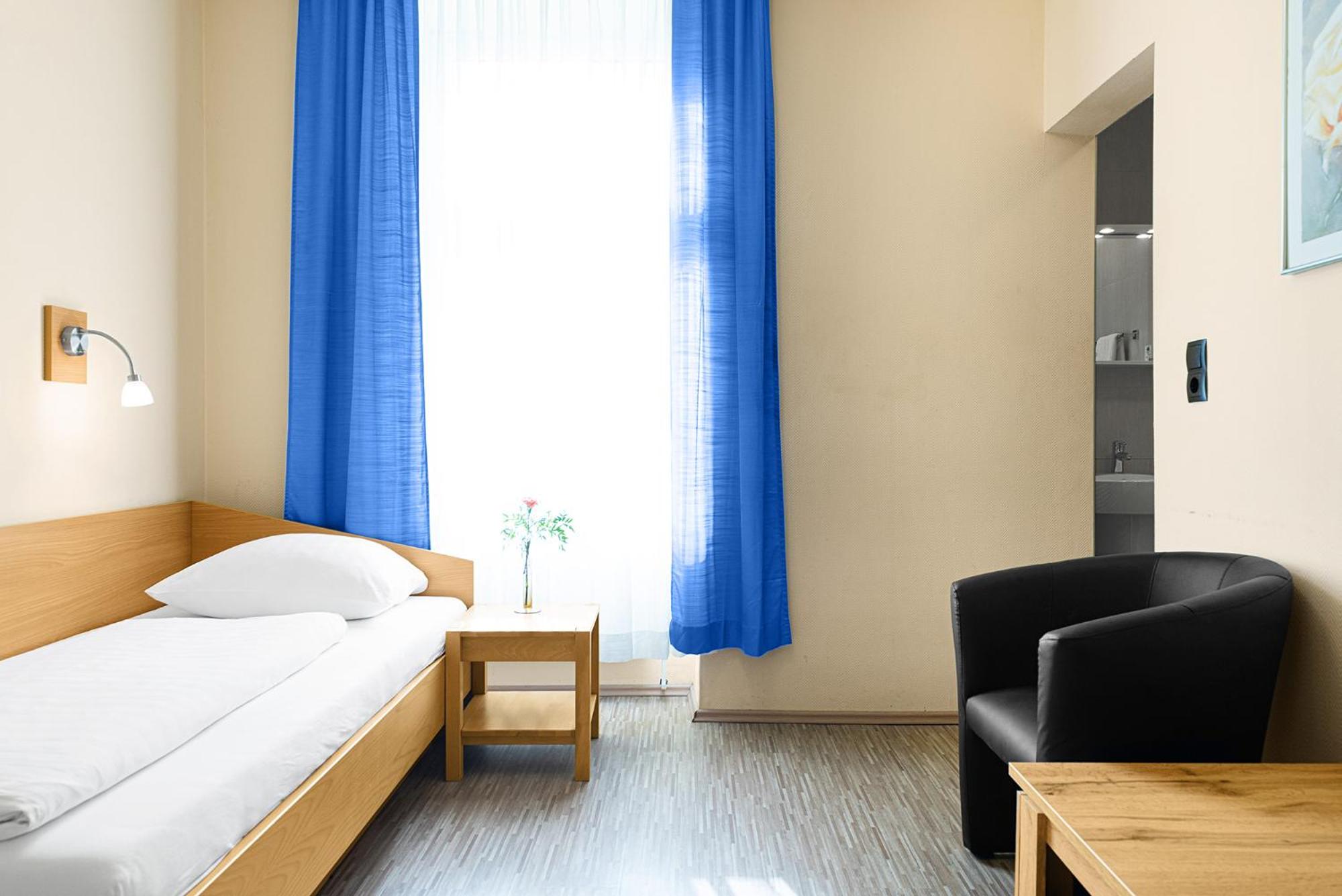 Single Room with Shared Toilet