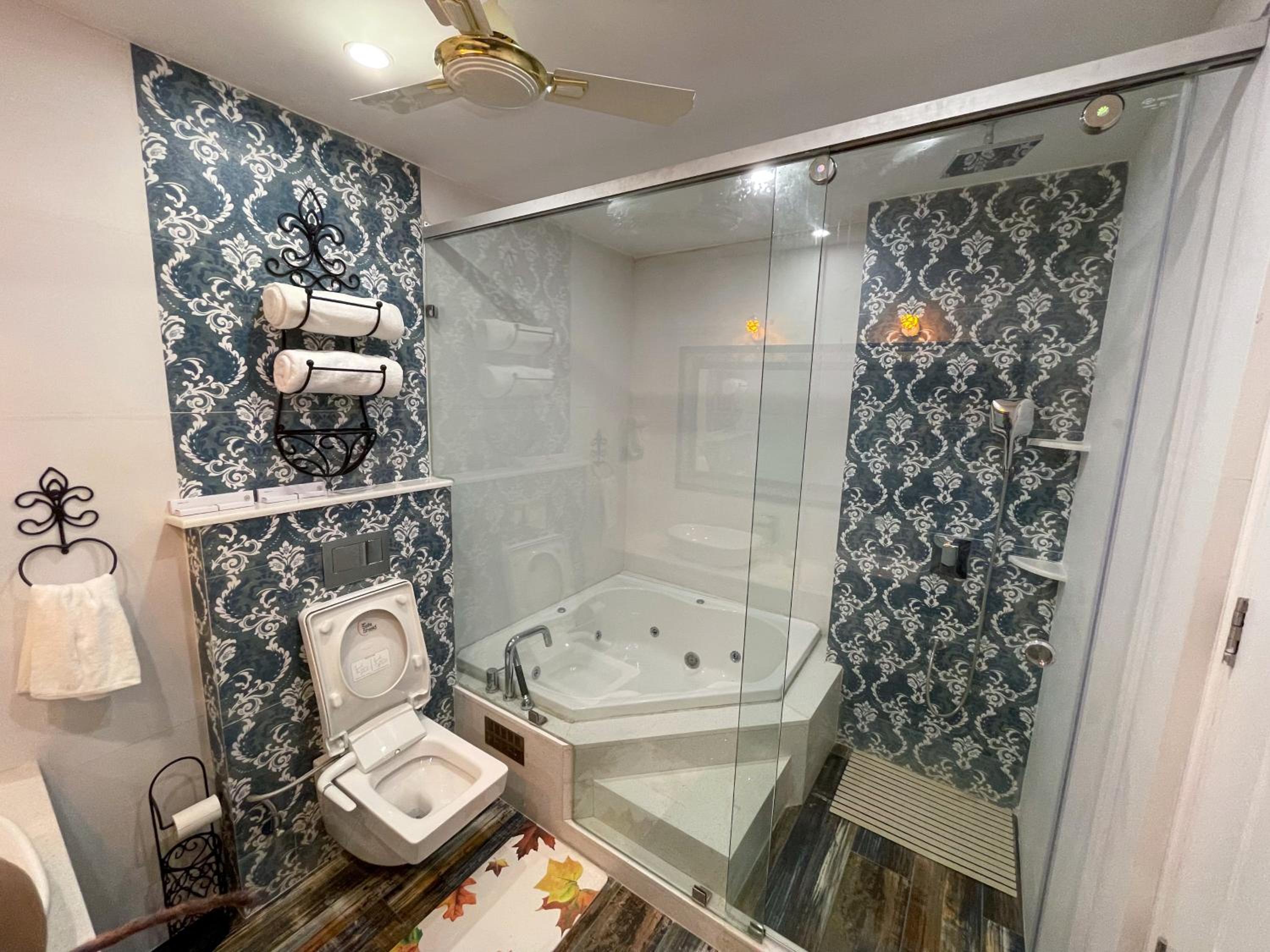 Privilege Suite - Photo 11