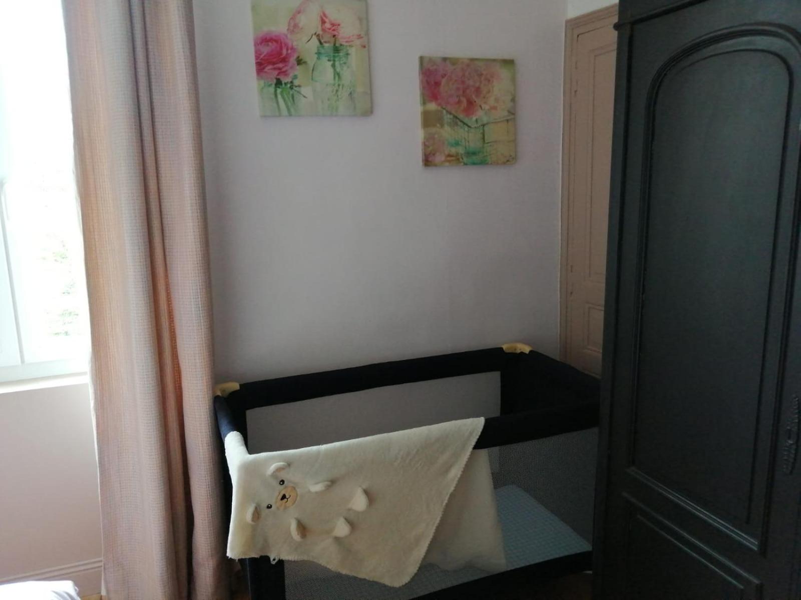 Family Room with Private Bathroom - Photo 7