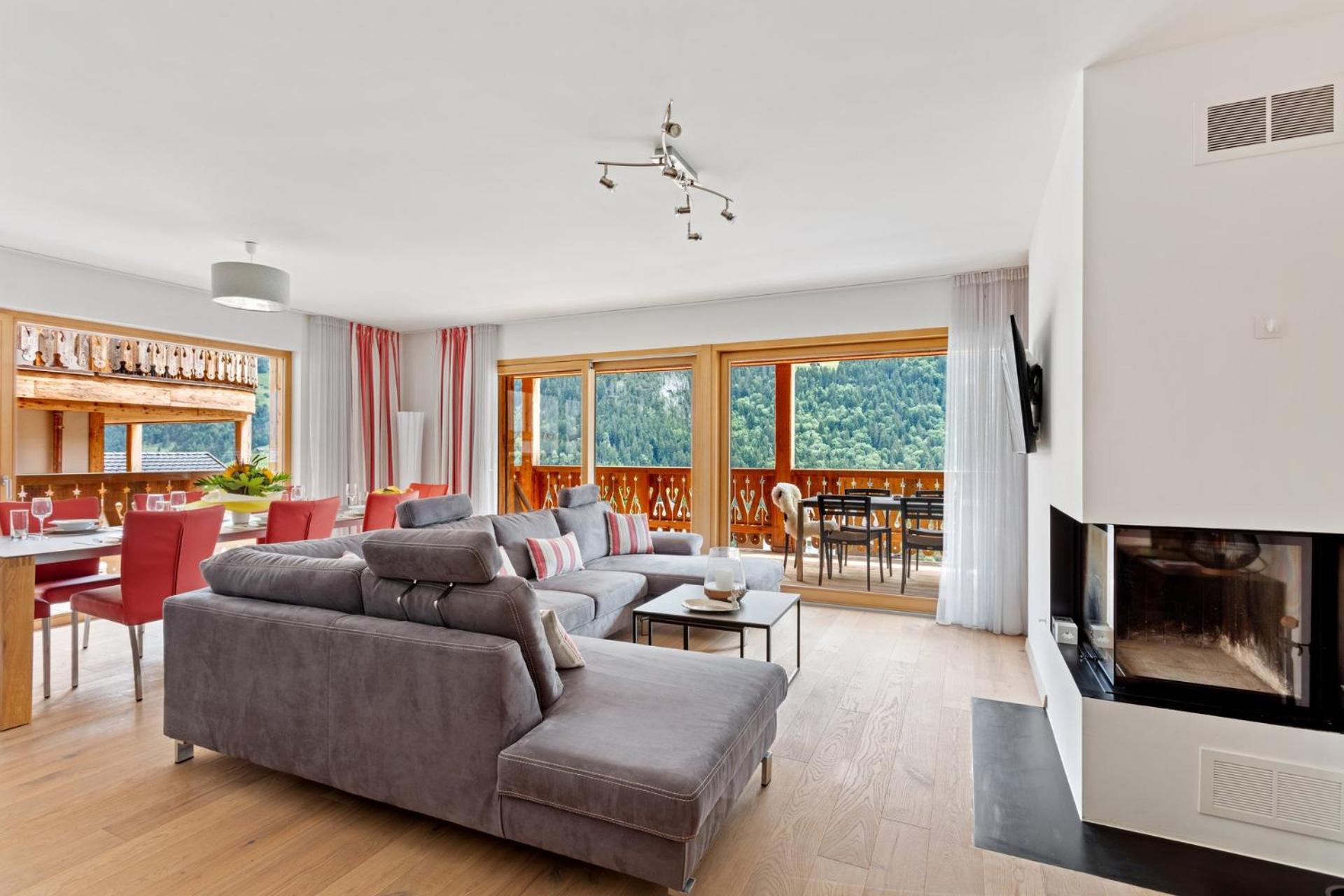 Apartment with Mountain View photo 3