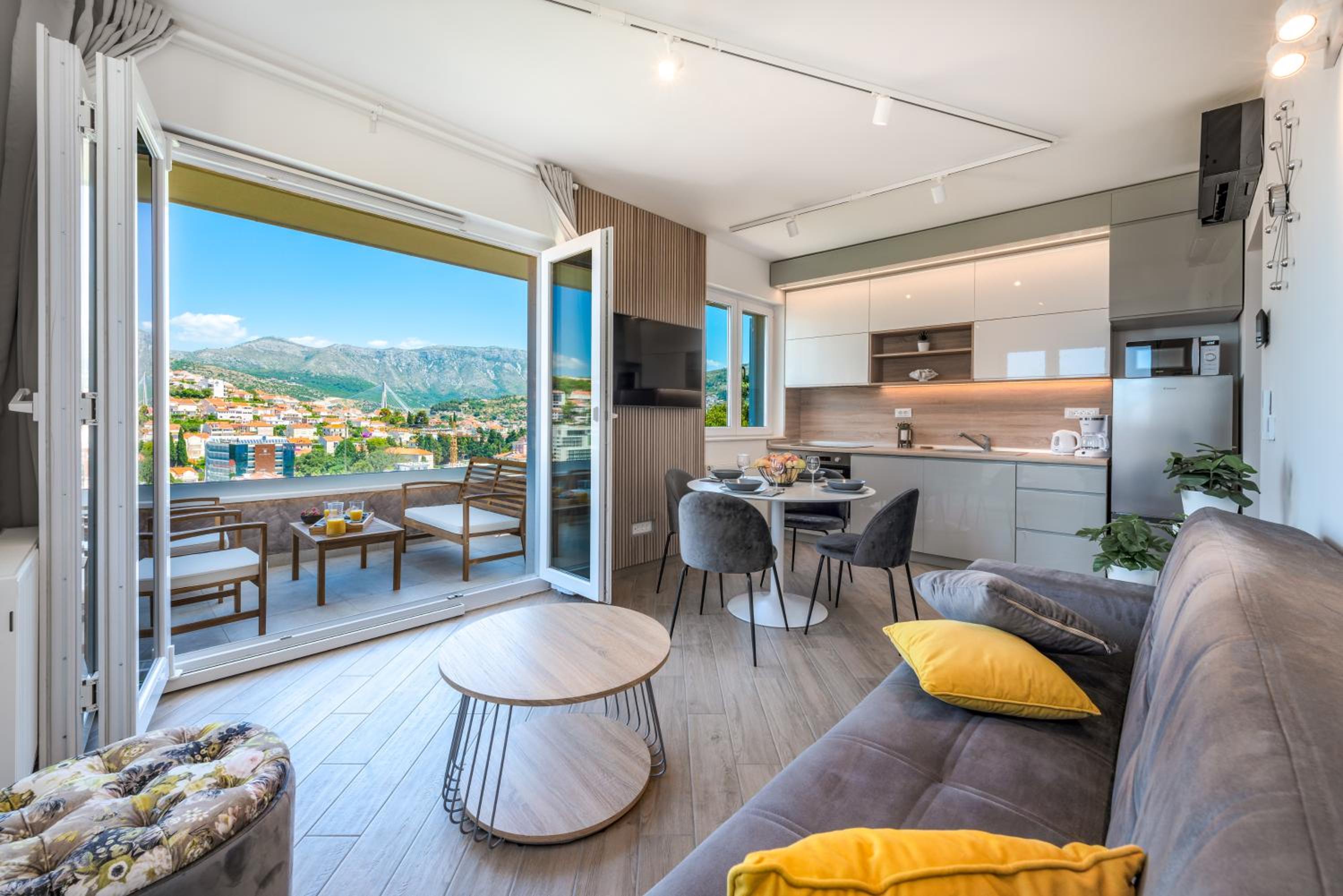 Deluxe Apartment