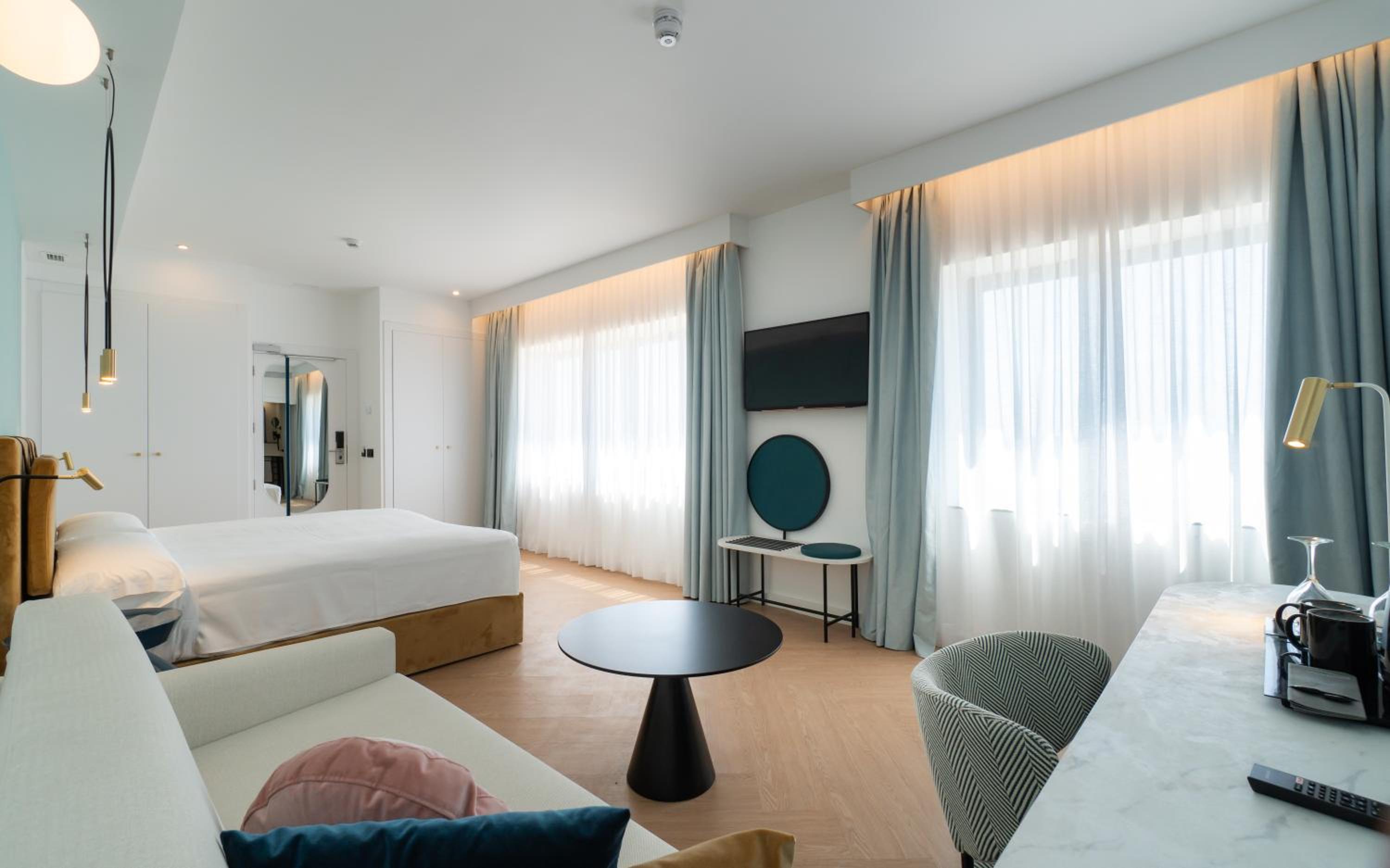 Superior Suite Celebrities (2 Adults) - Photo 15