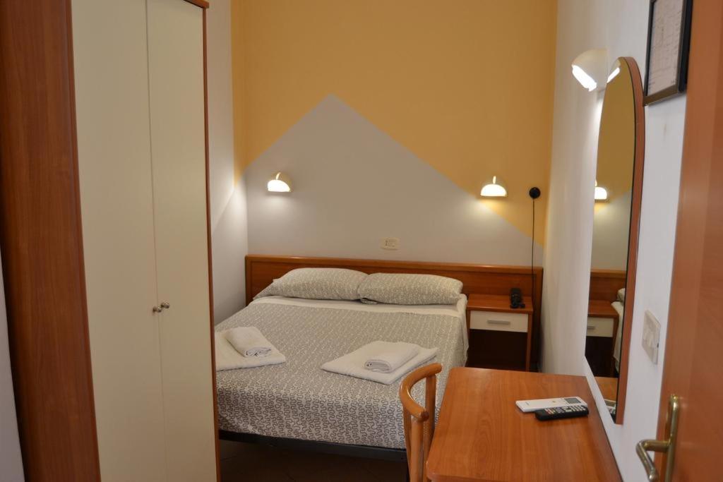 Economy small double room - Photo 1