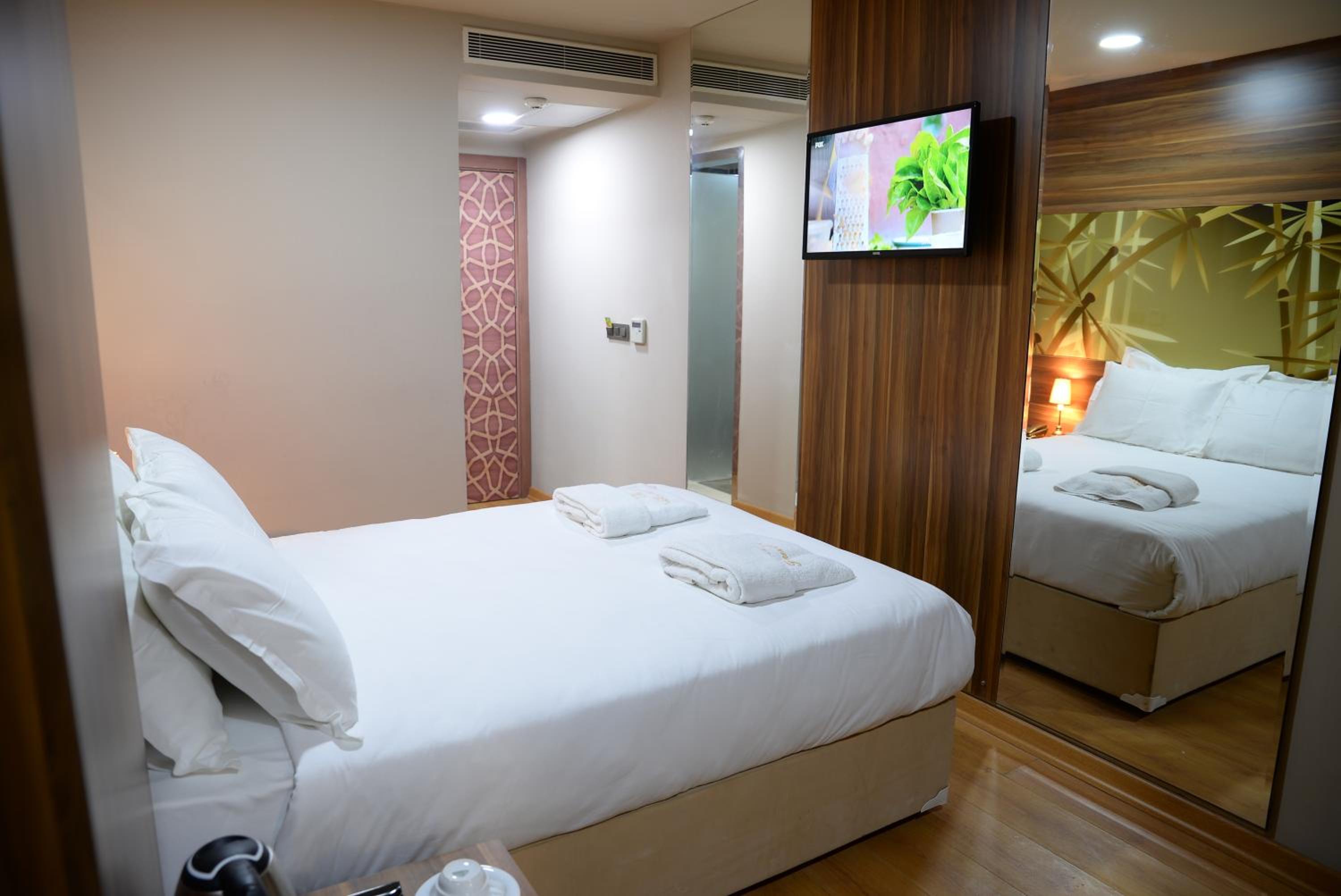 Budget Double Room photo 3