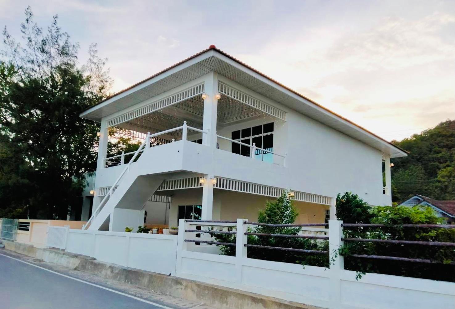 Three-Bedroom House - Photo 17