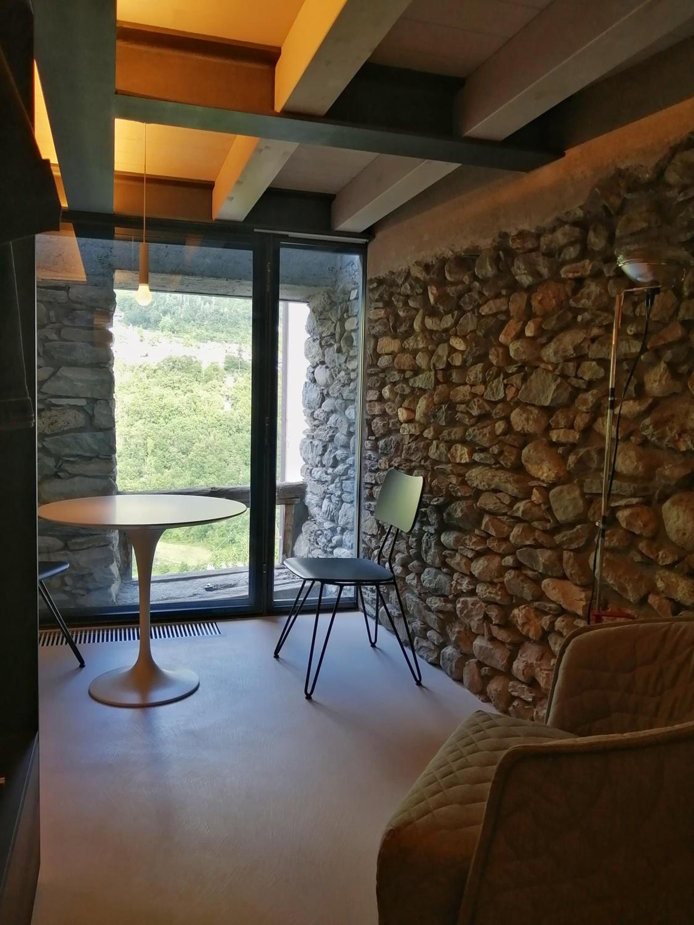 Large Double Room - Photo 3