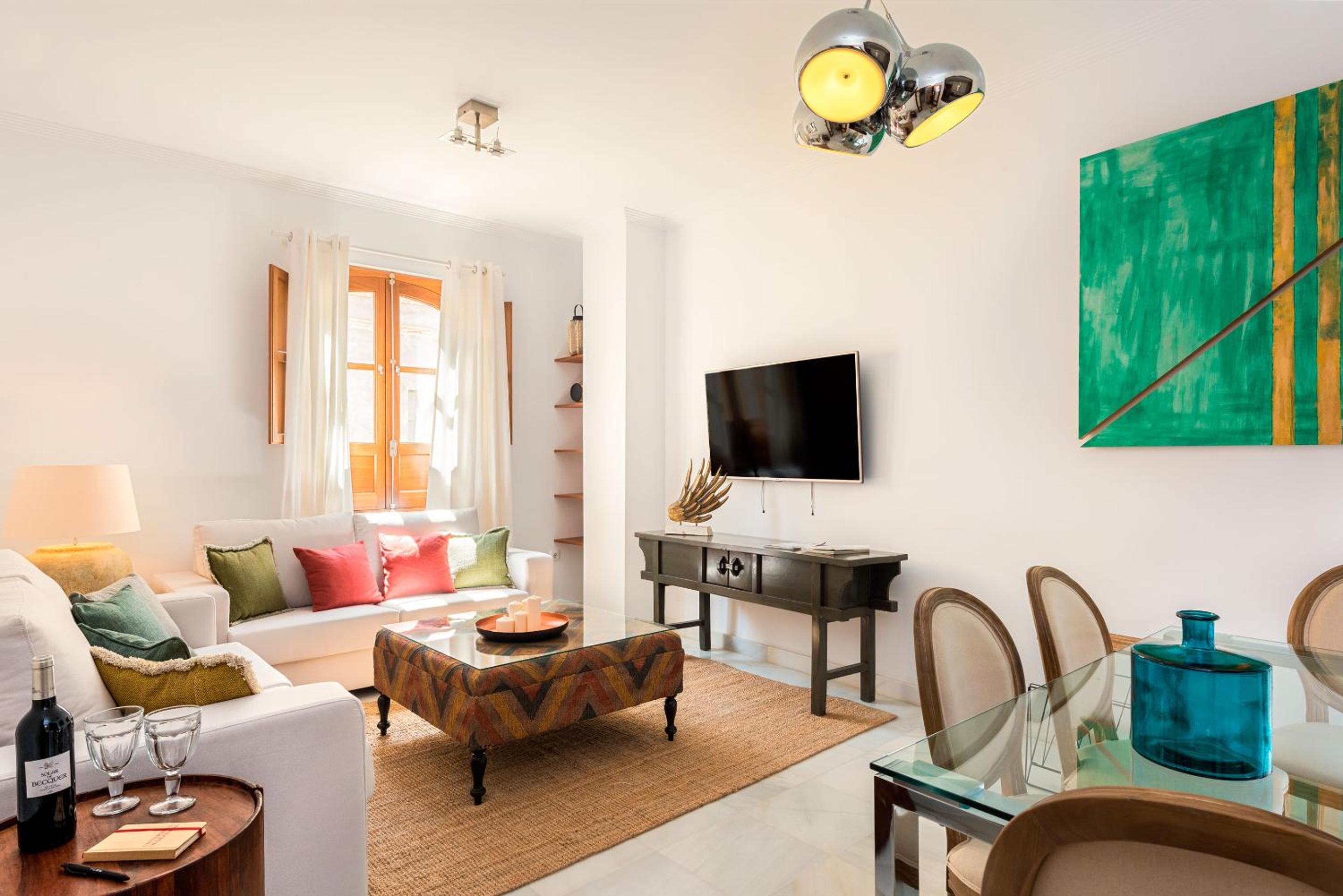 Apartamento de tres habitaciones con terraza.