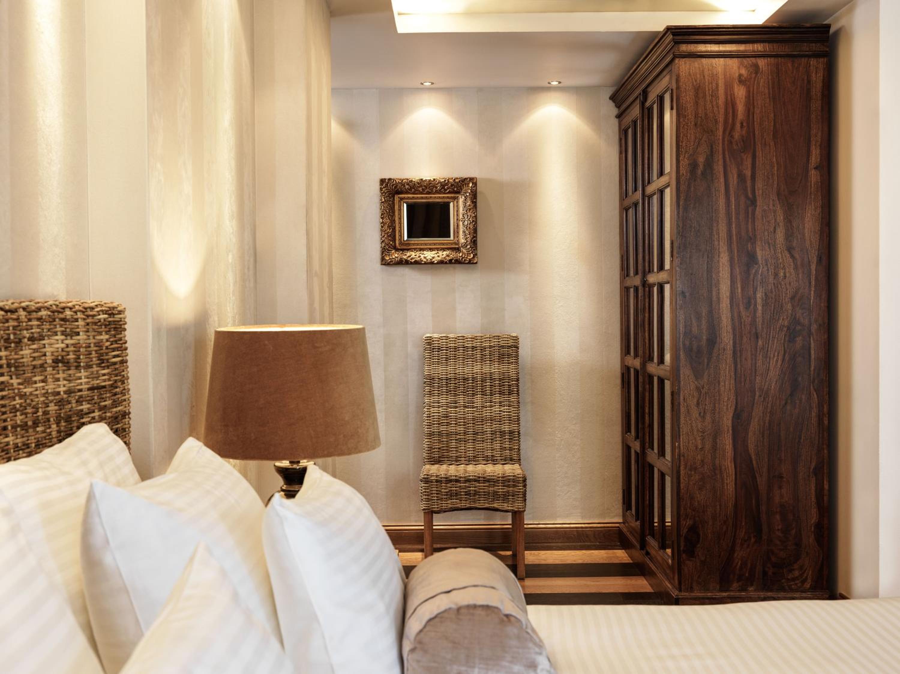 Superior Double Room thumbnail 5