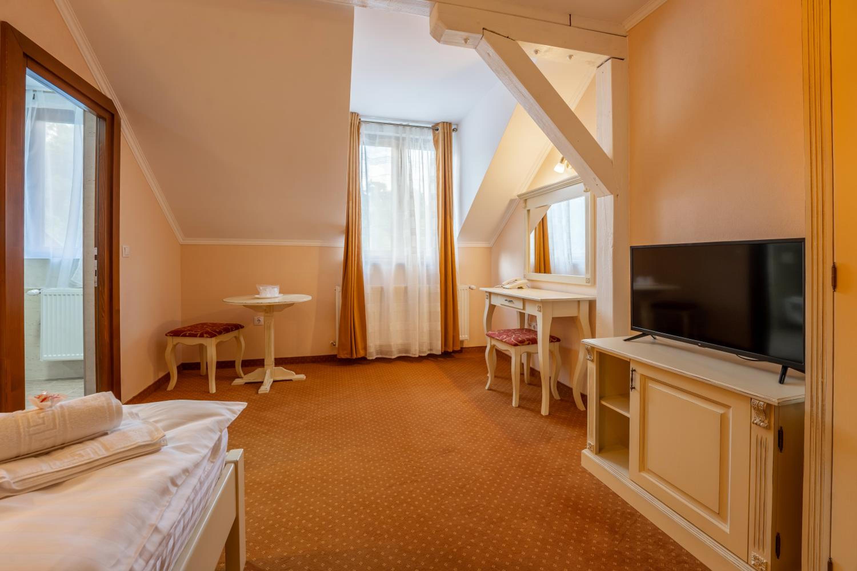 Deluxe Double Room - Photo 5