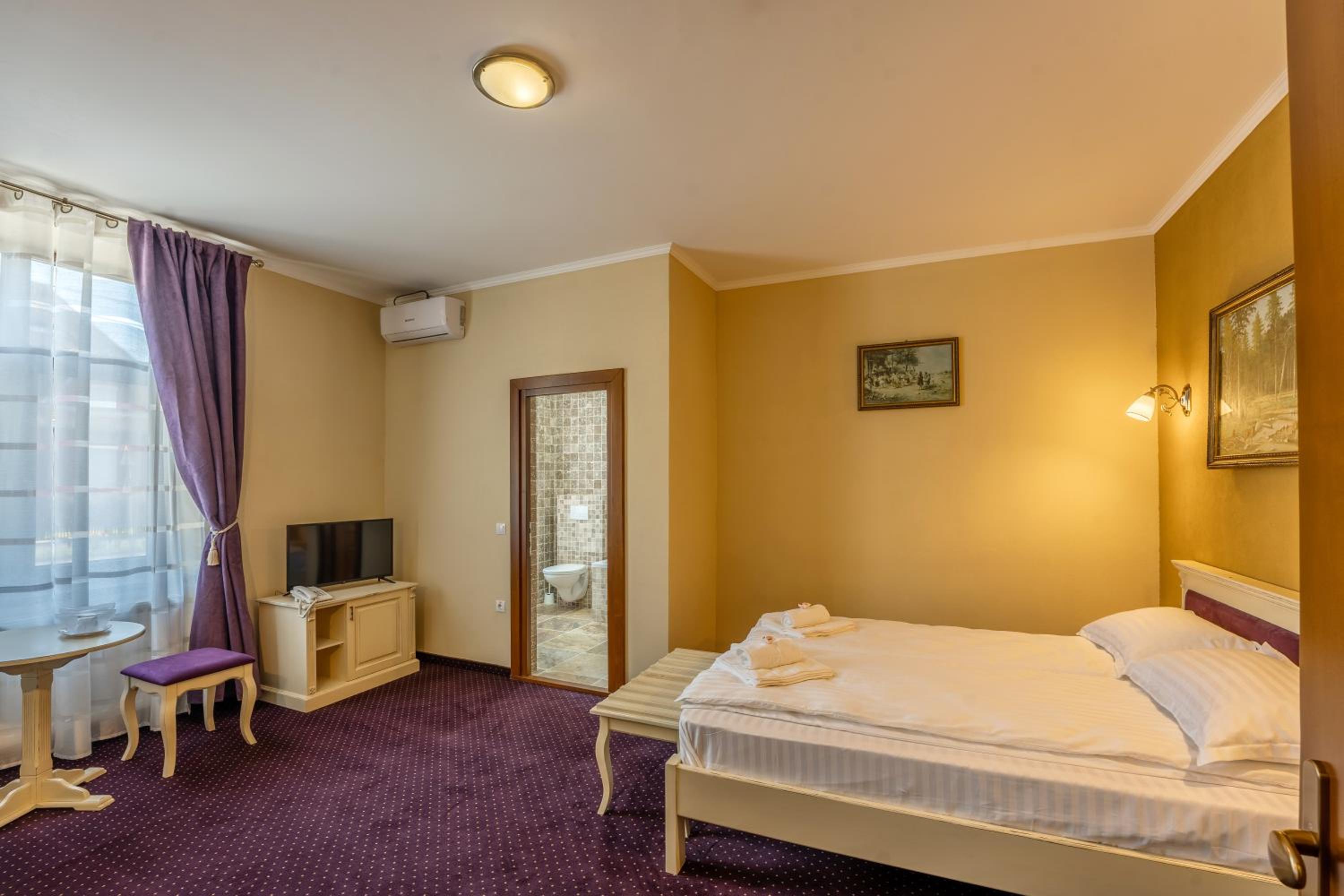 Deluxe Queen Room - Photo 2