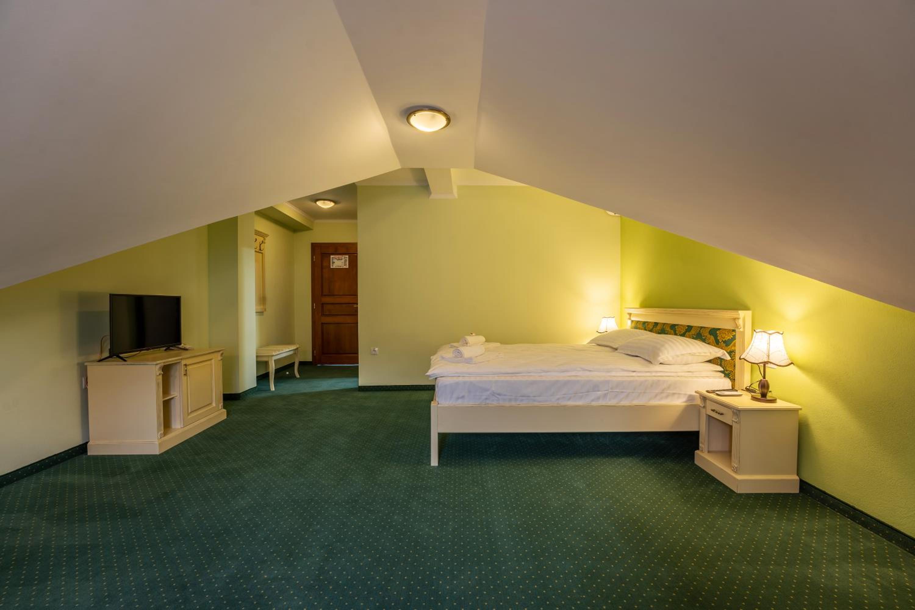 Superior King Room - Photo 5