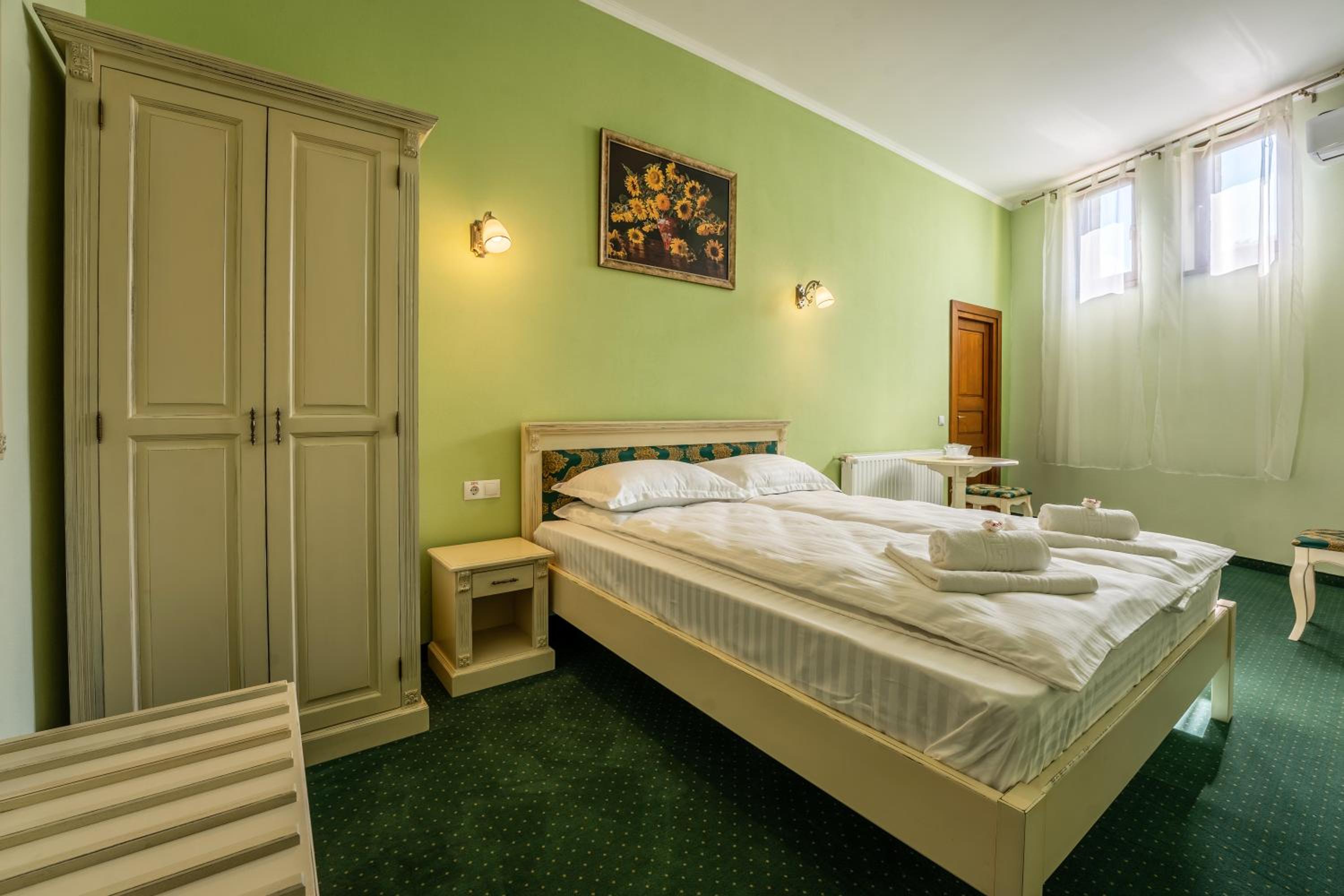 Deluxe Queen Room - Photo 3
