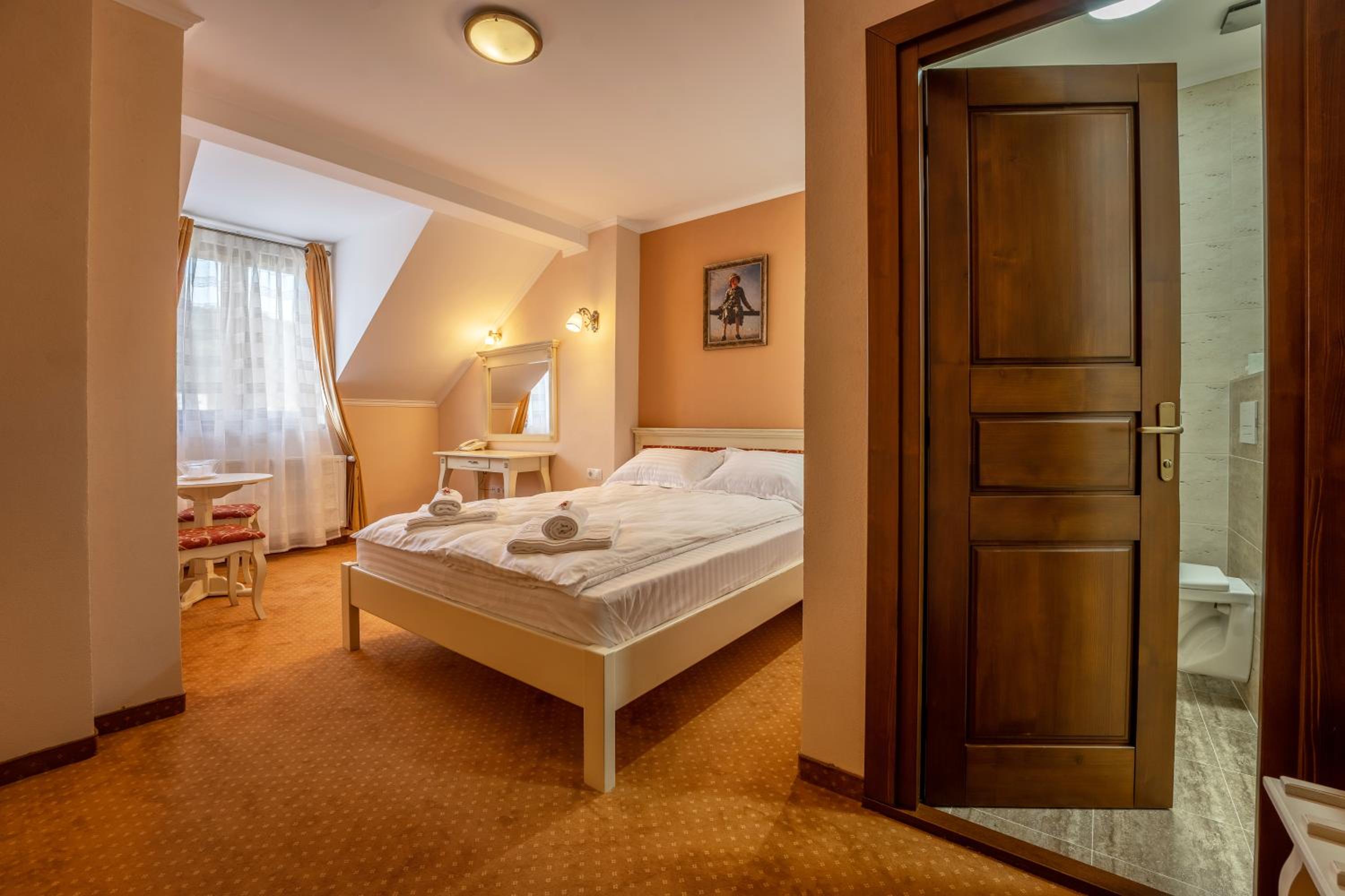 Deluxe Double Room - Photo 7