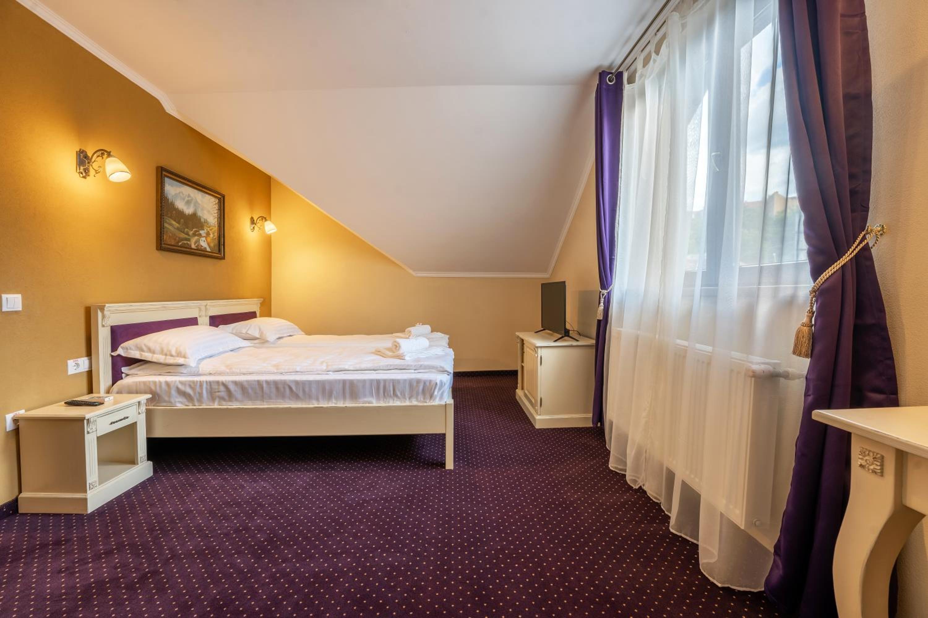 King Room with Two King Beds - Photo 1
