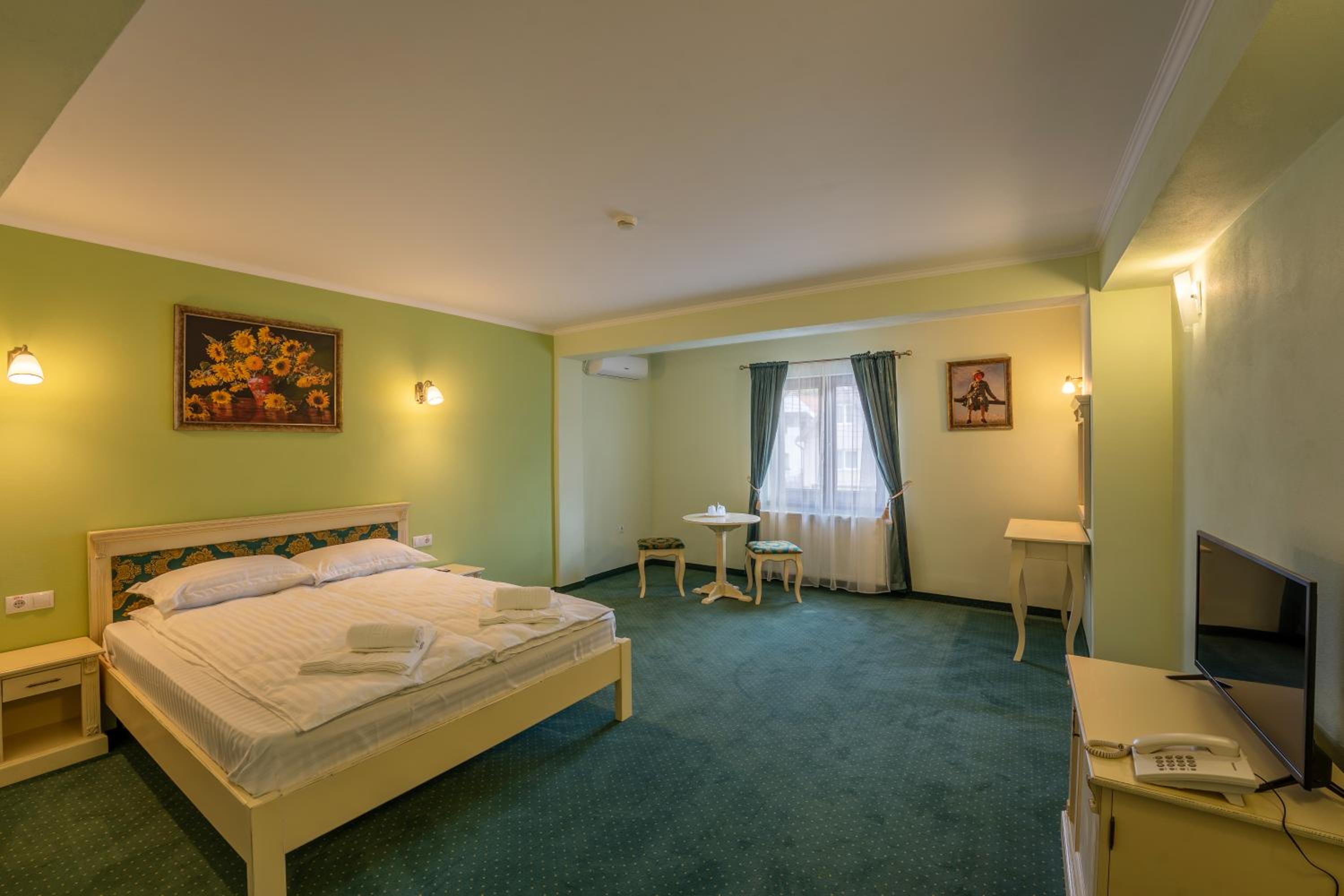 Superior King Room - Photo 8