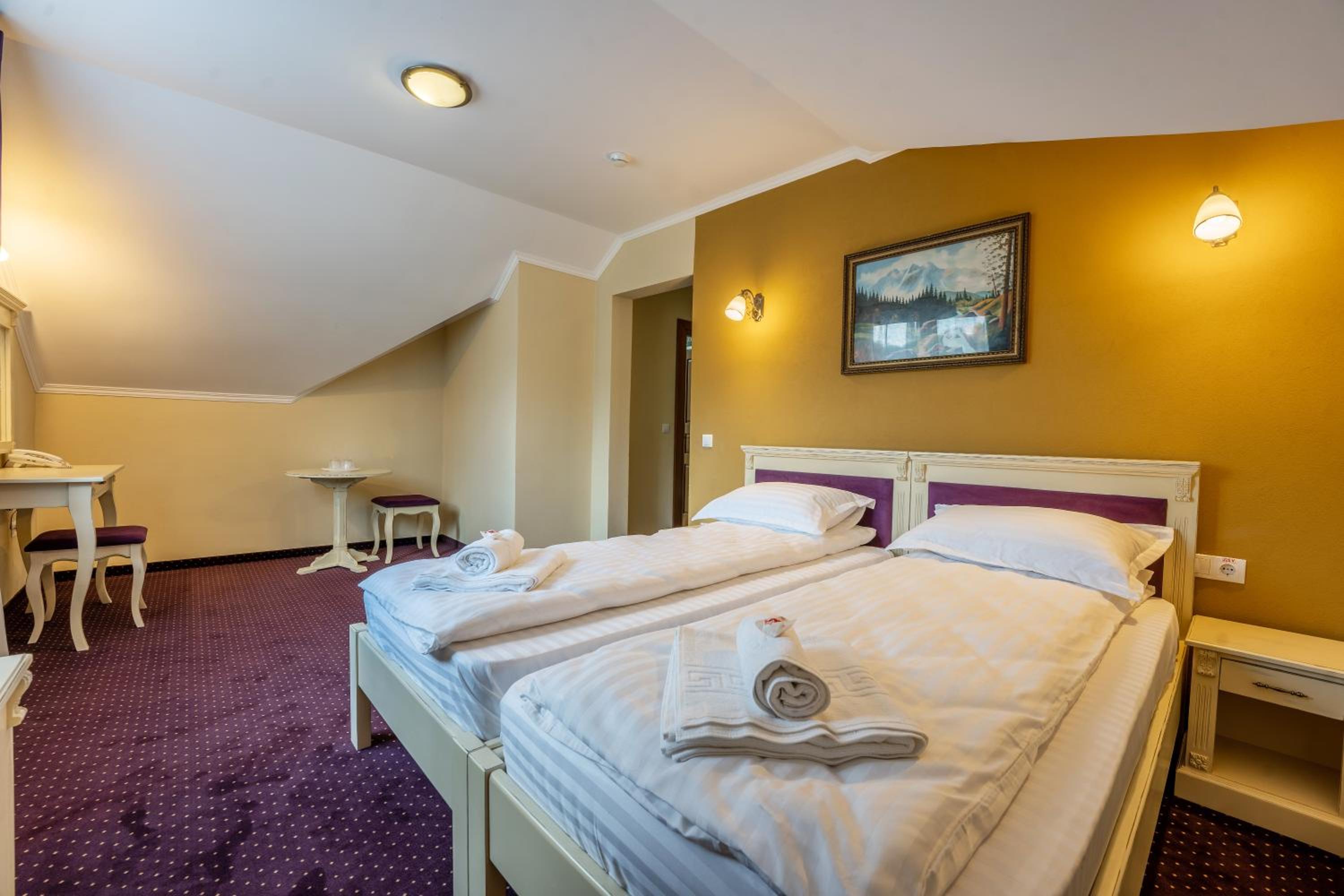 King Room with Two King Beds - Photo 5
