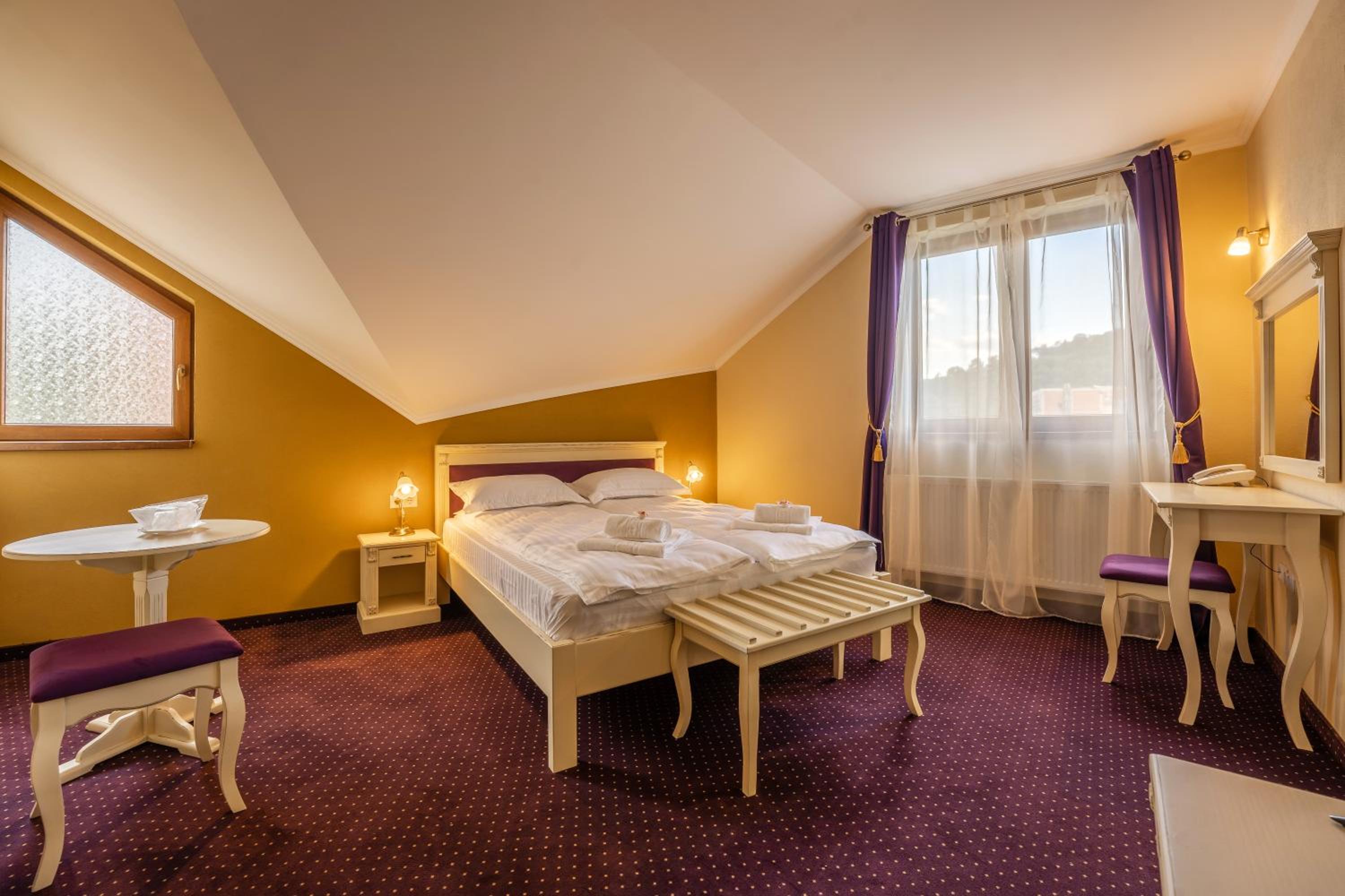 Superior King Room - Photo 10