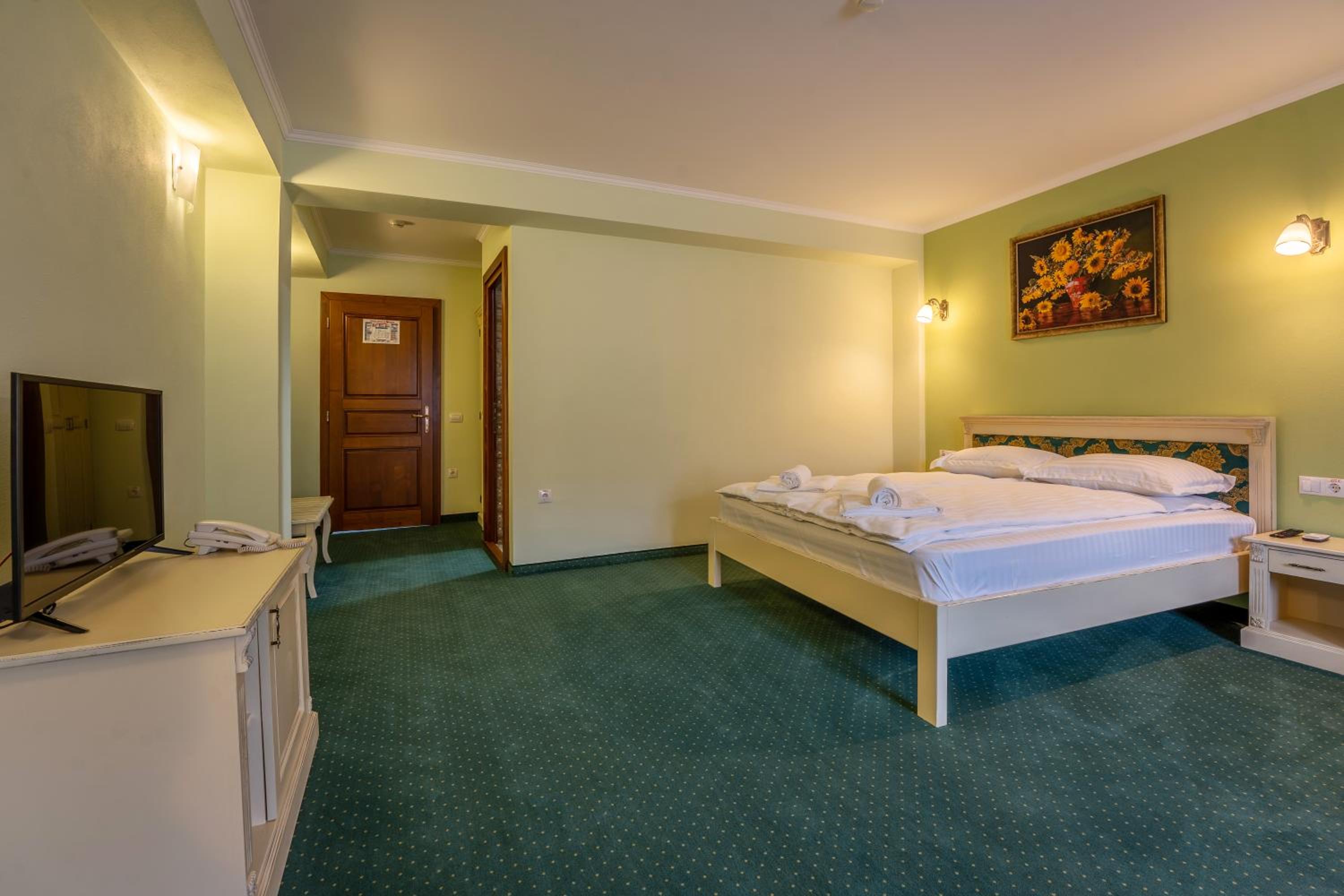 Superior King Room - Photo 11