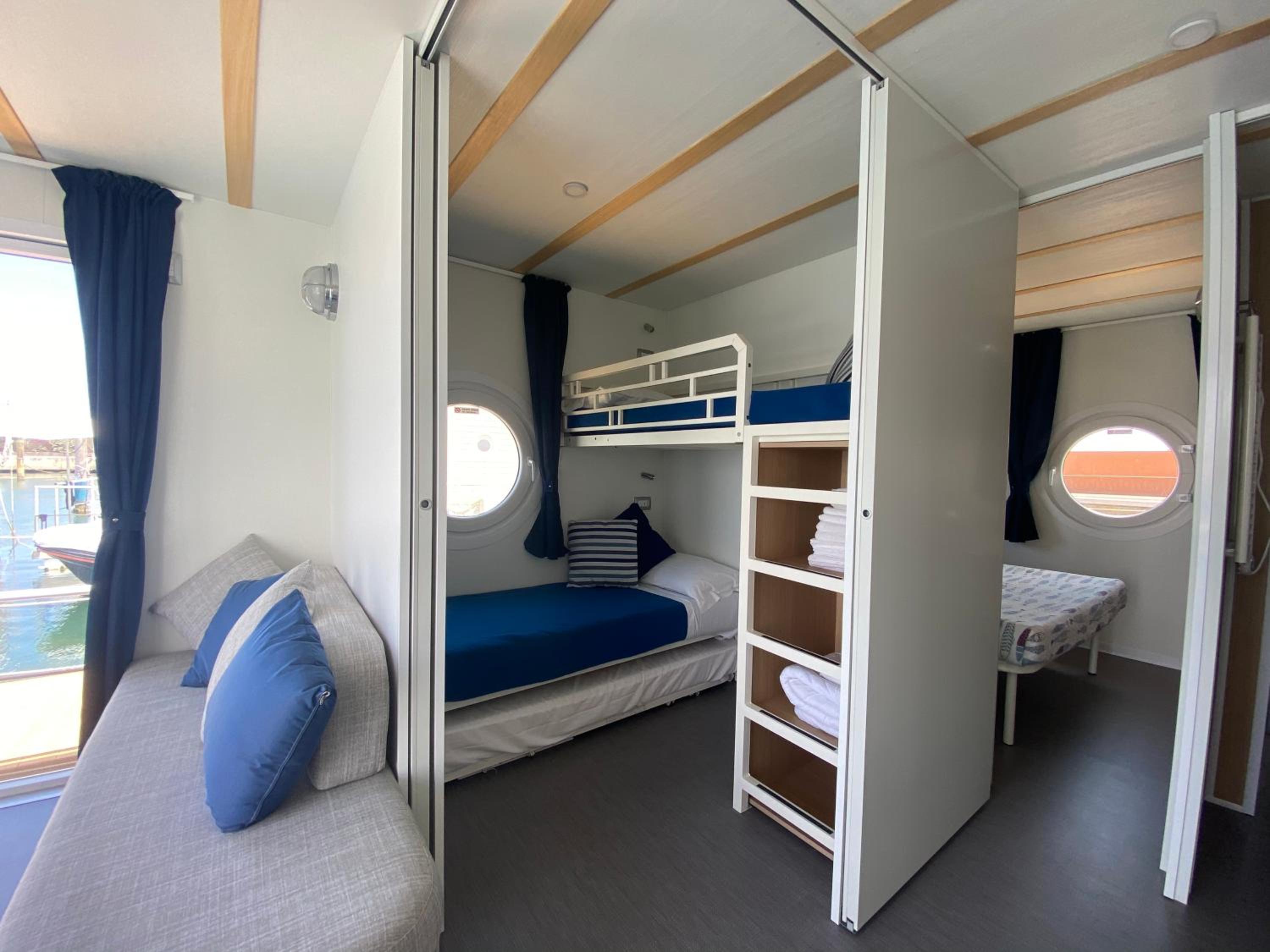 Mobile Home - Photo 1