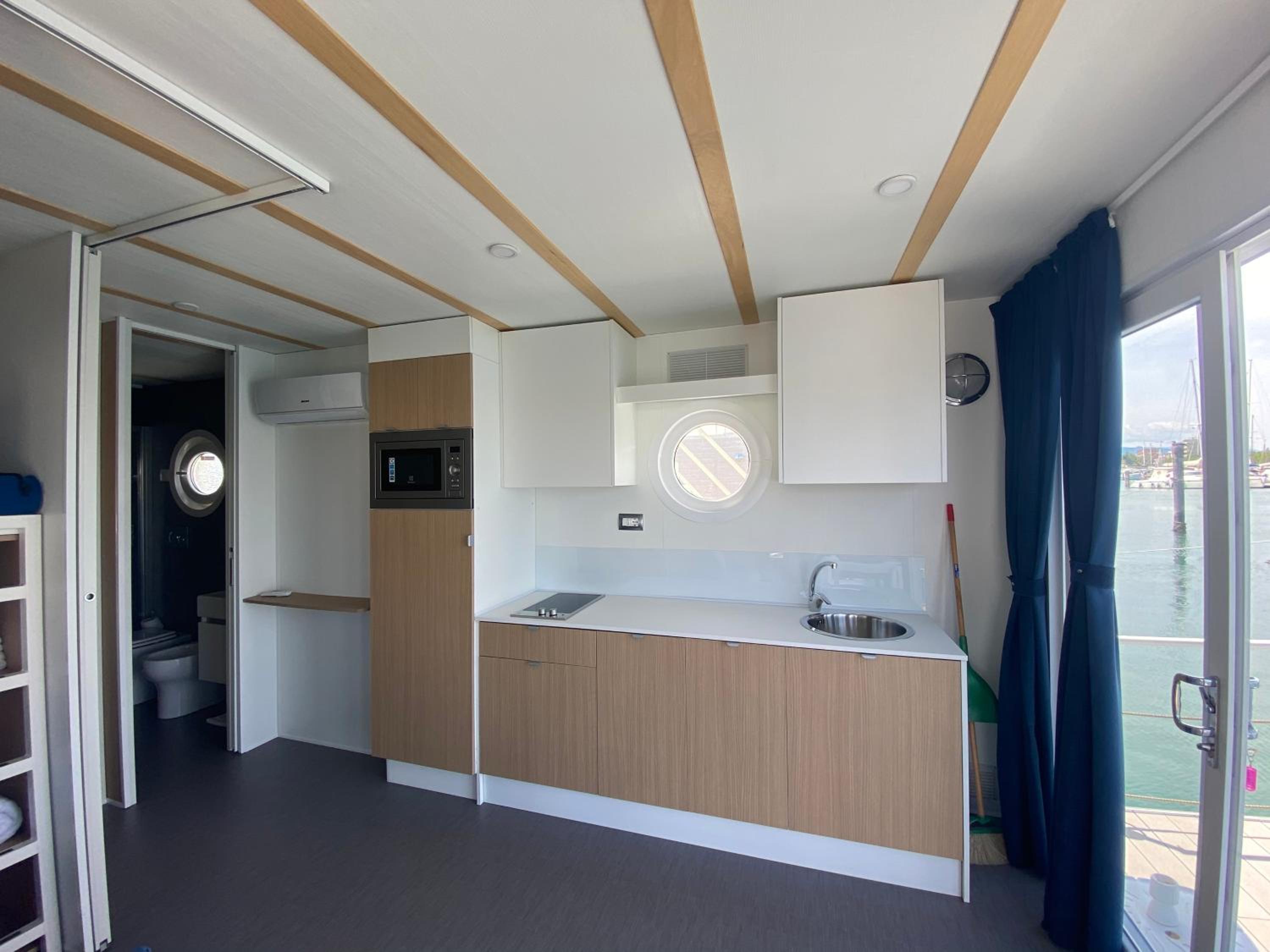 Mobile Home - Photo 20
