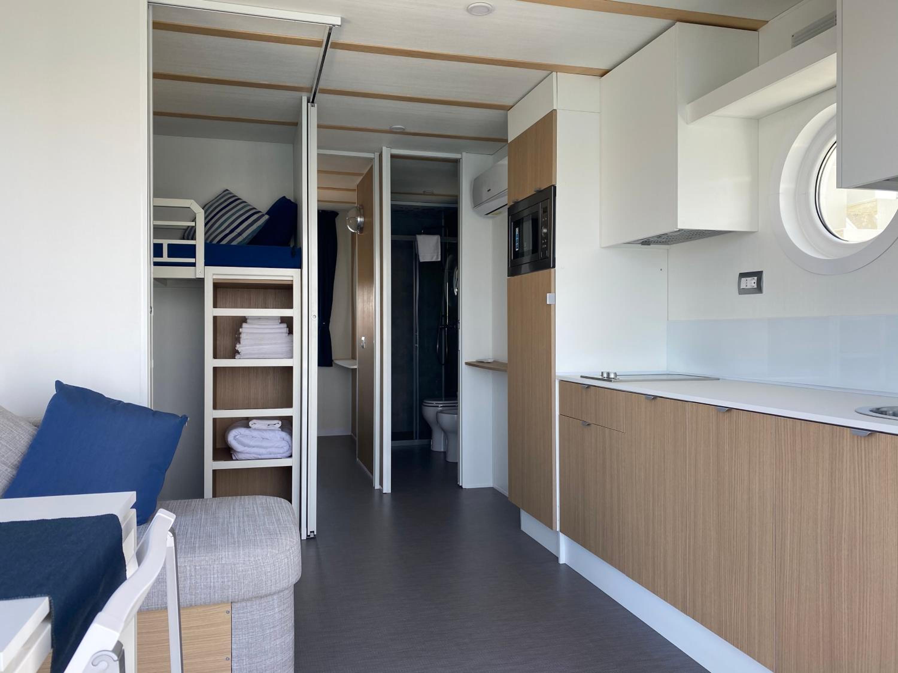 Mobile Home - Photo 19
