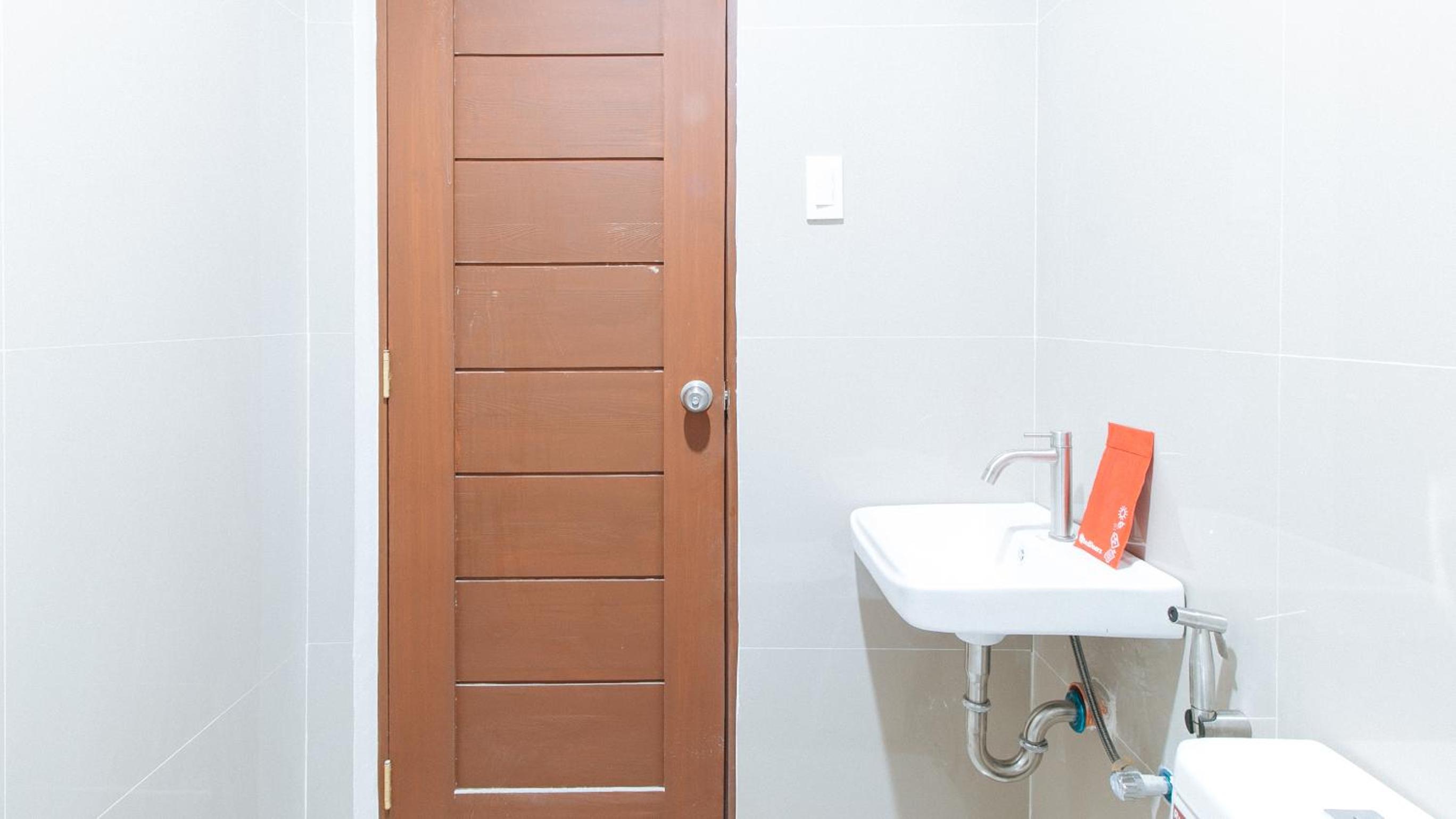 Deluxe Room - Photo 17