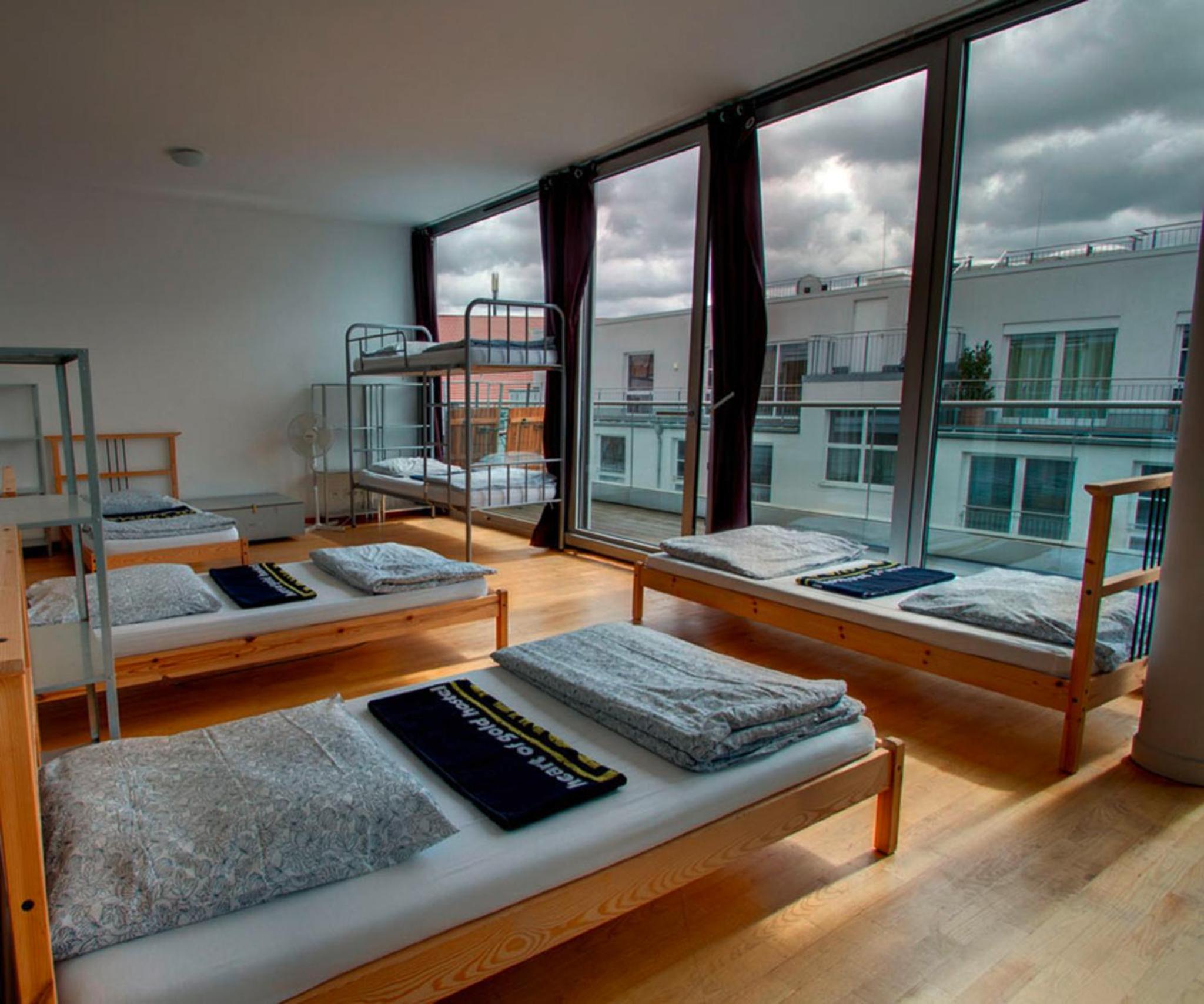 Bed in 8-Bed Mixed Dormitory Room photo 1