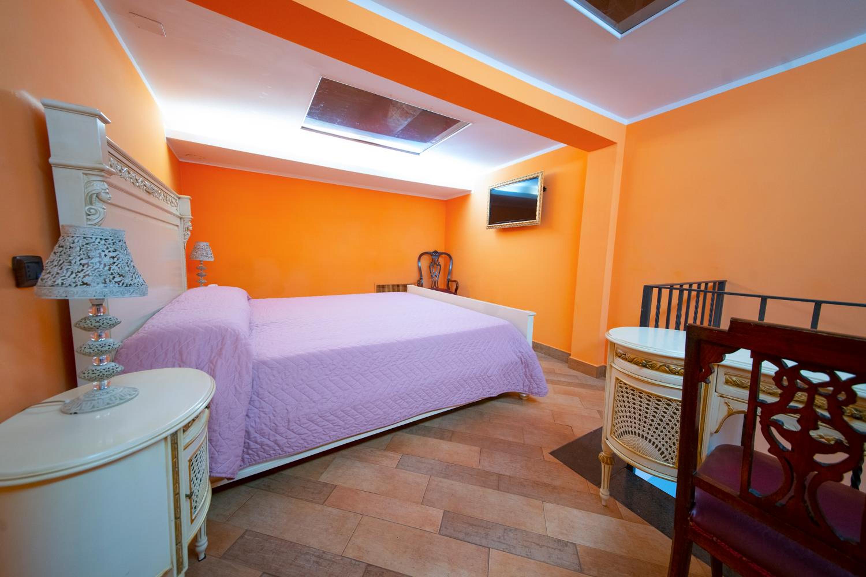 Double Room thumbnail 6