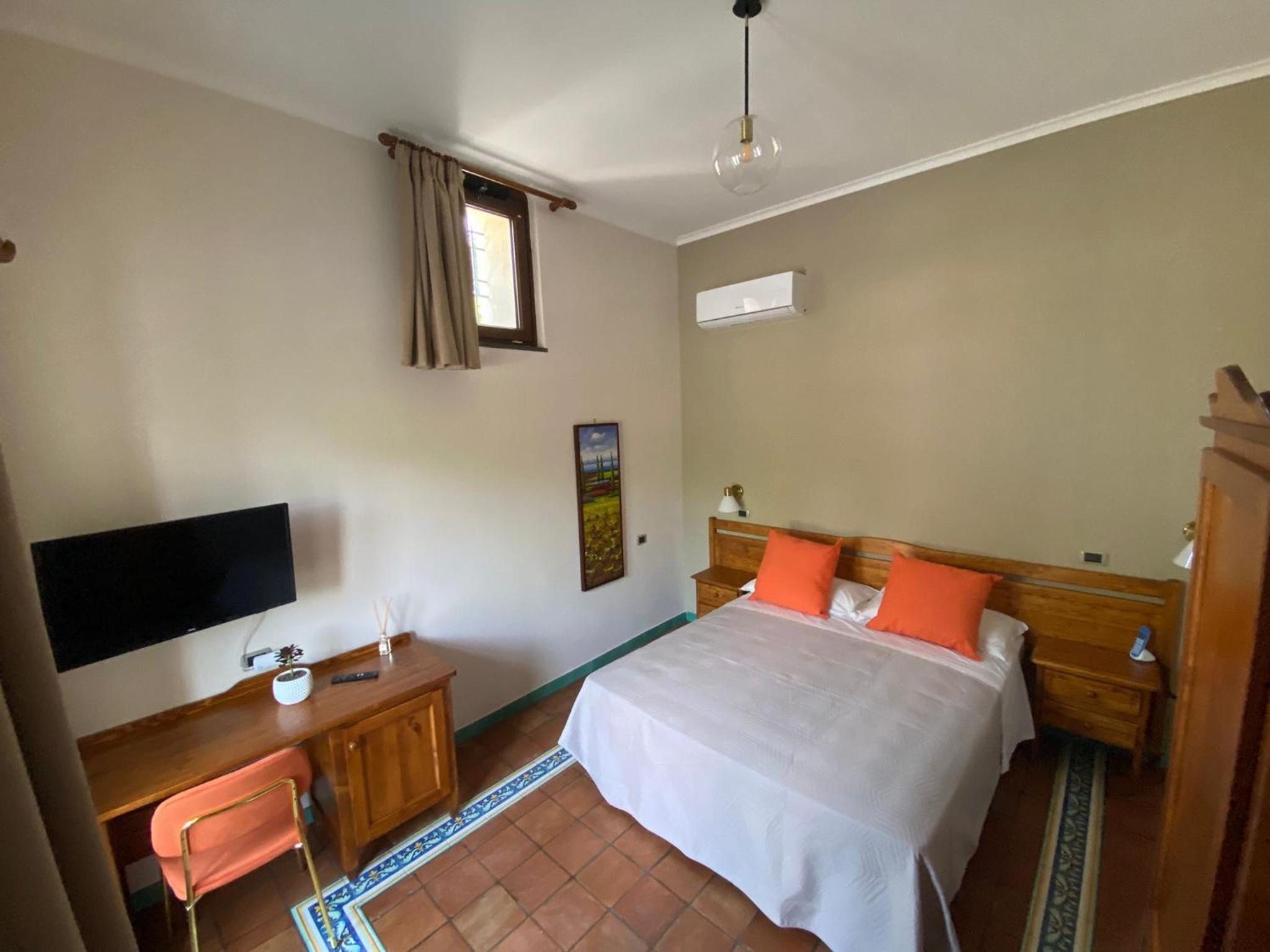 Double Room with Private Bathroom - Photo 20