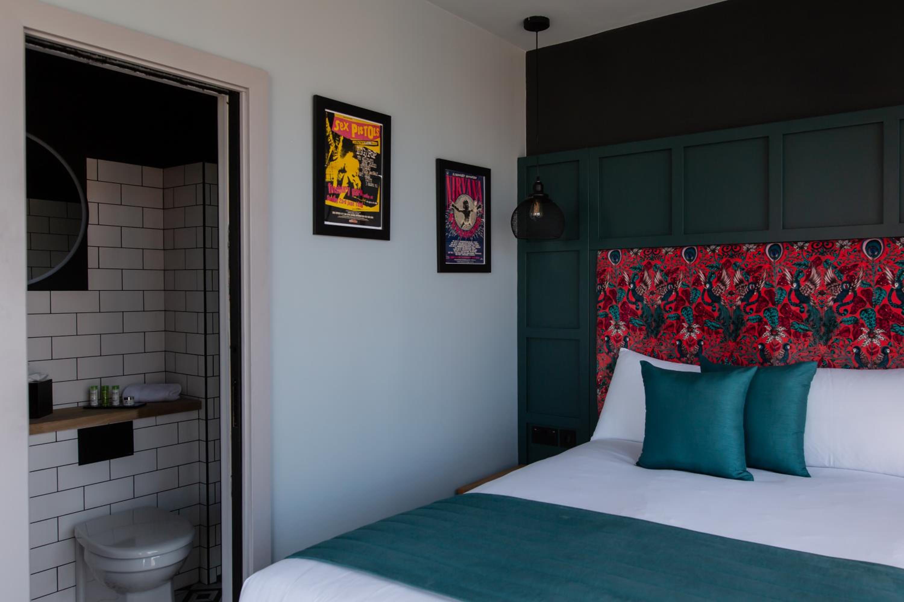 Double Room - Photo 15