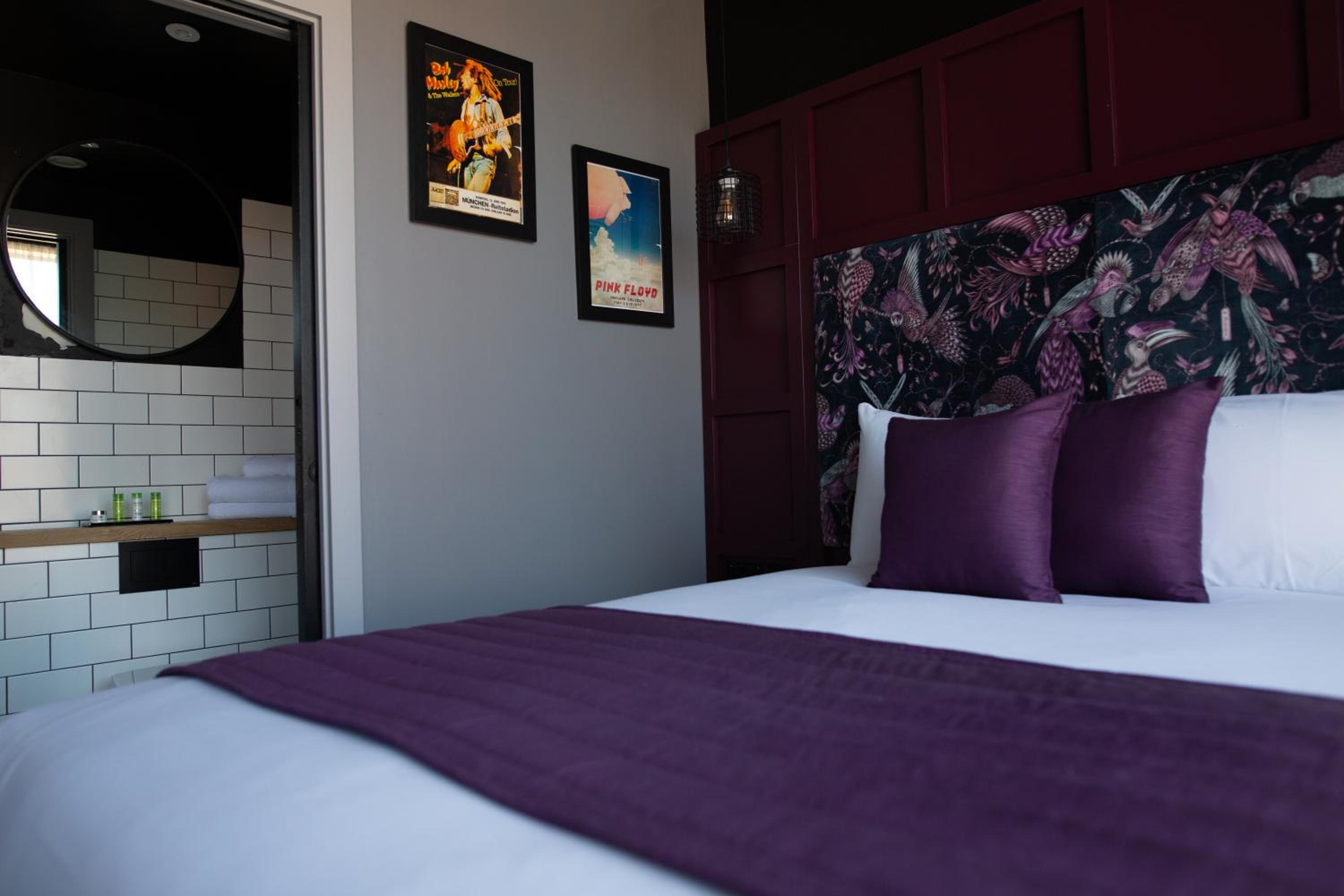 Double Room - Photo 12