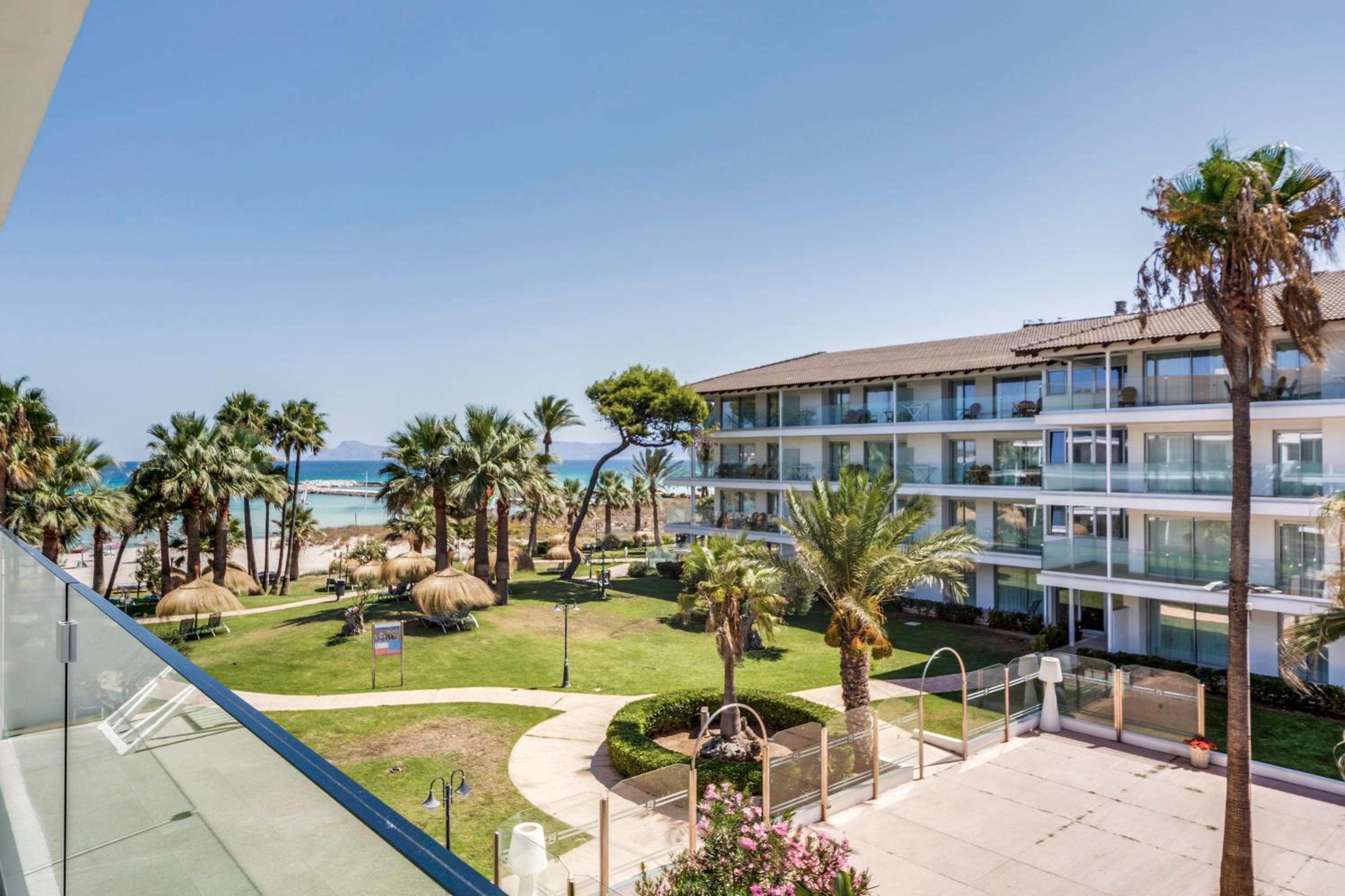 Apartment with Lateral Sea View - Photo 7