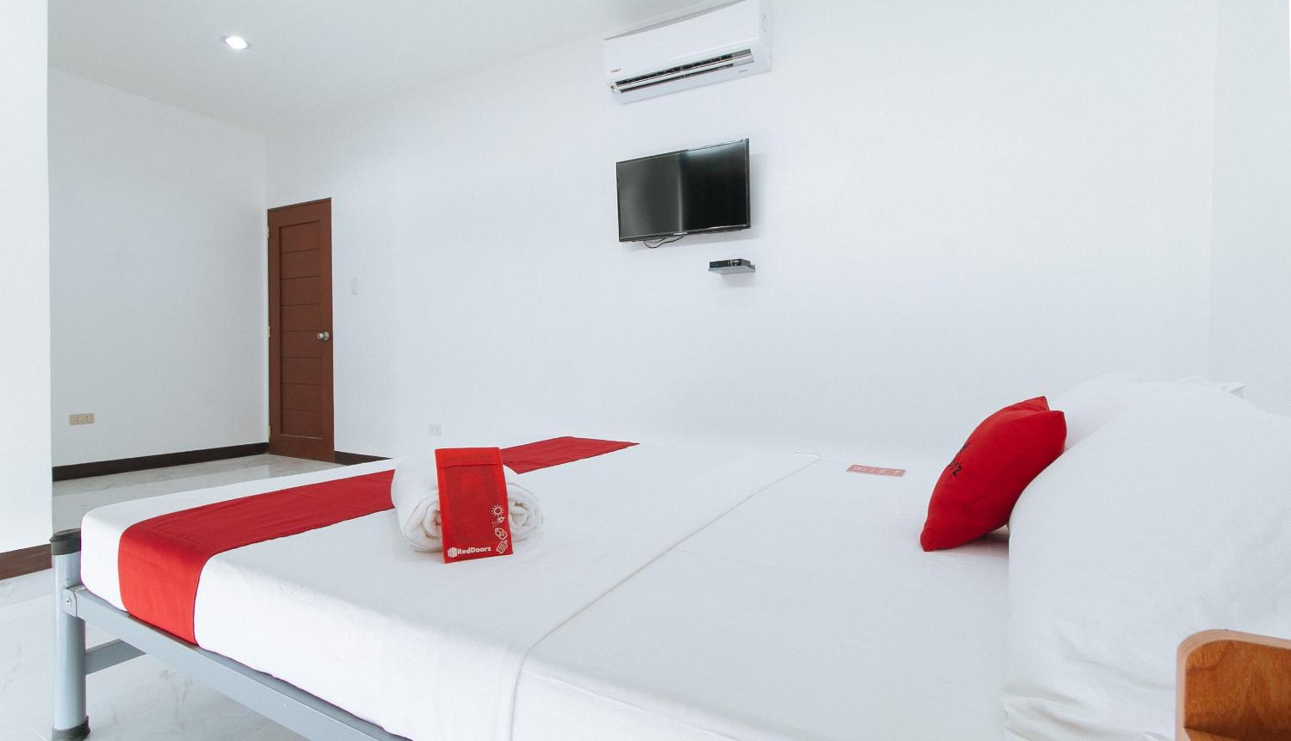 Deluxe Room - Photo 5