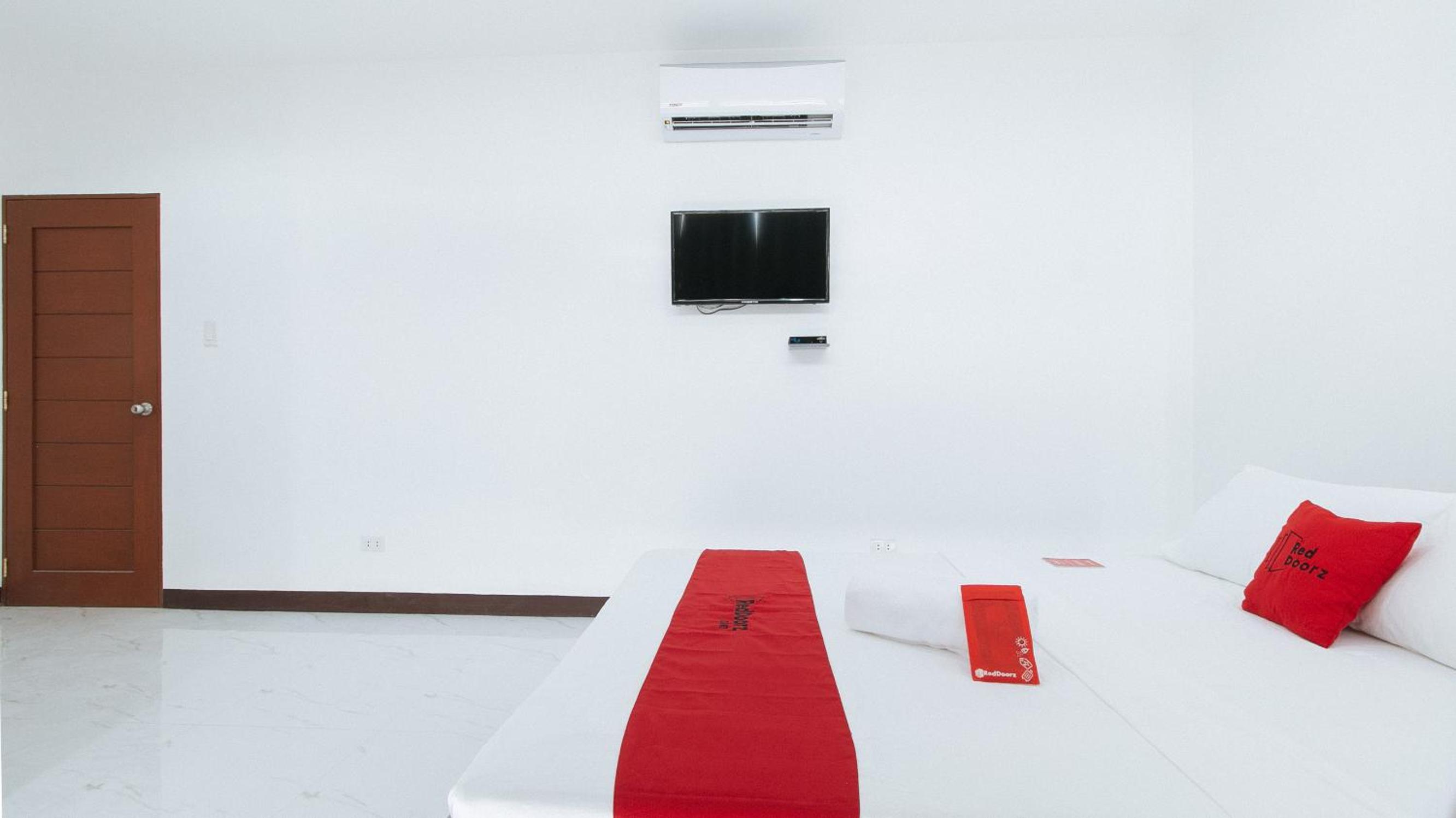 Deluxe Room - Photo 8