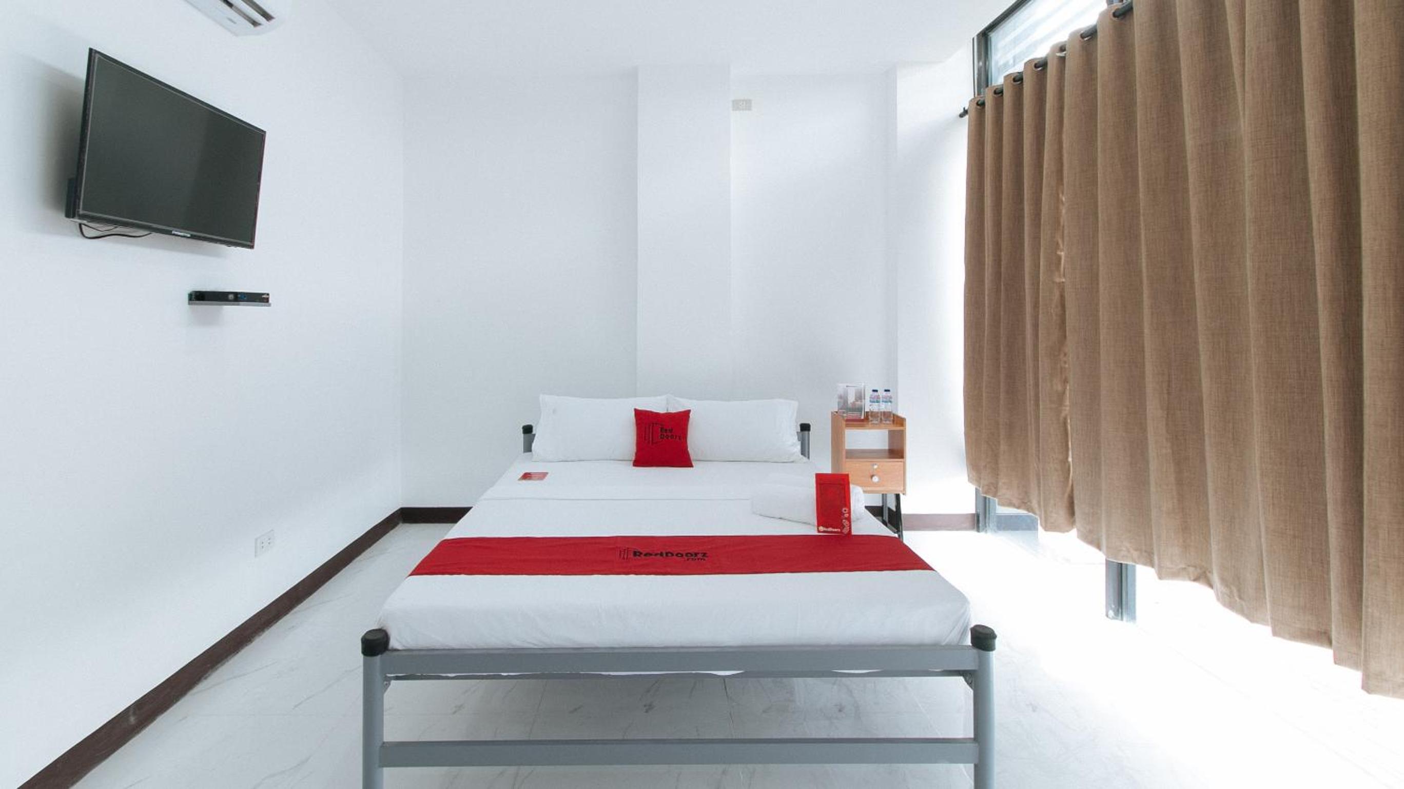 Deluxe Room - Photo 12