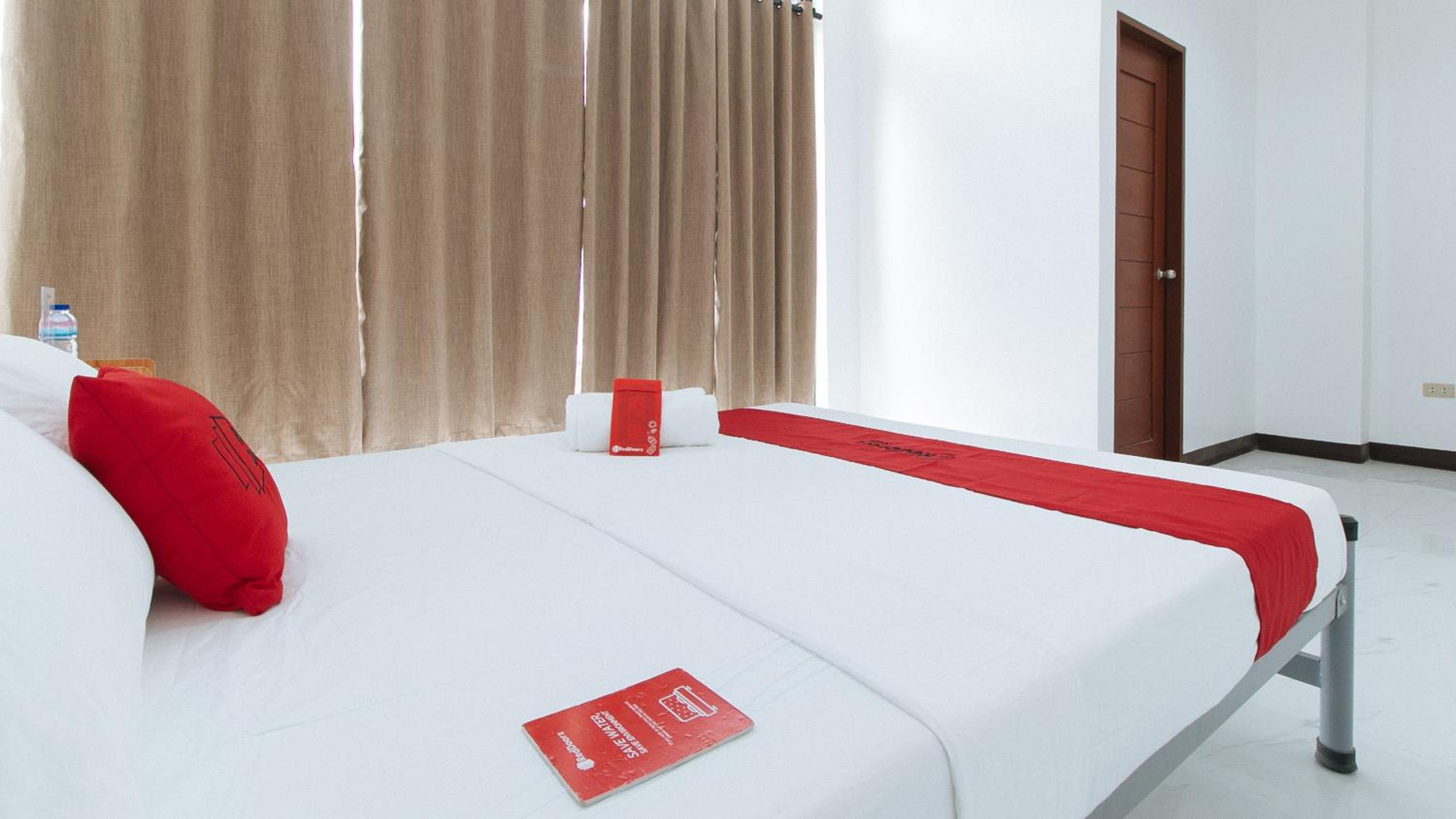 Deluxe Room - Photo 6
