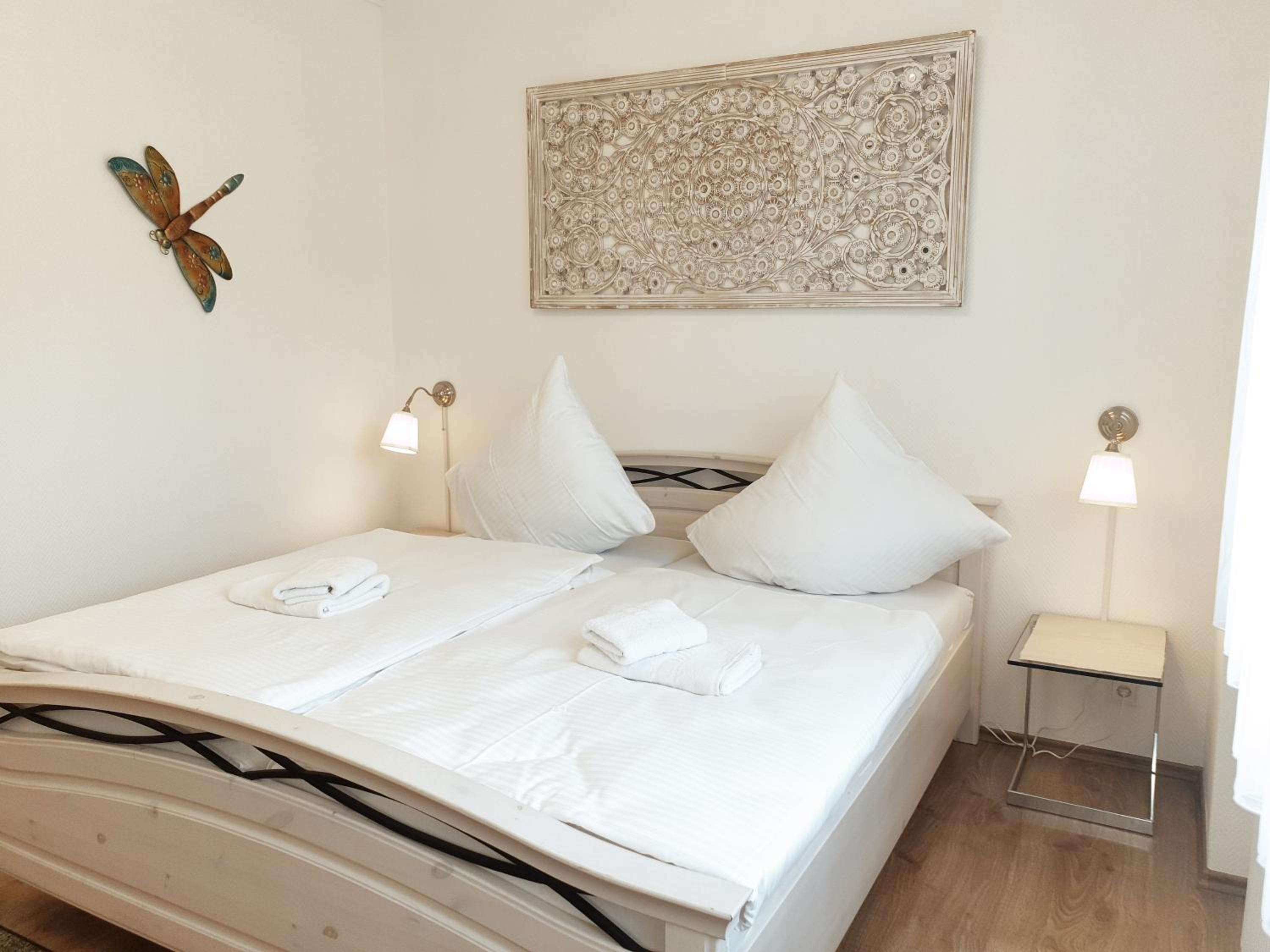 Doppelzimmer mit und ohne Klimaanlage (Check-In max. 20h/08:00p.m.) - Photo 2